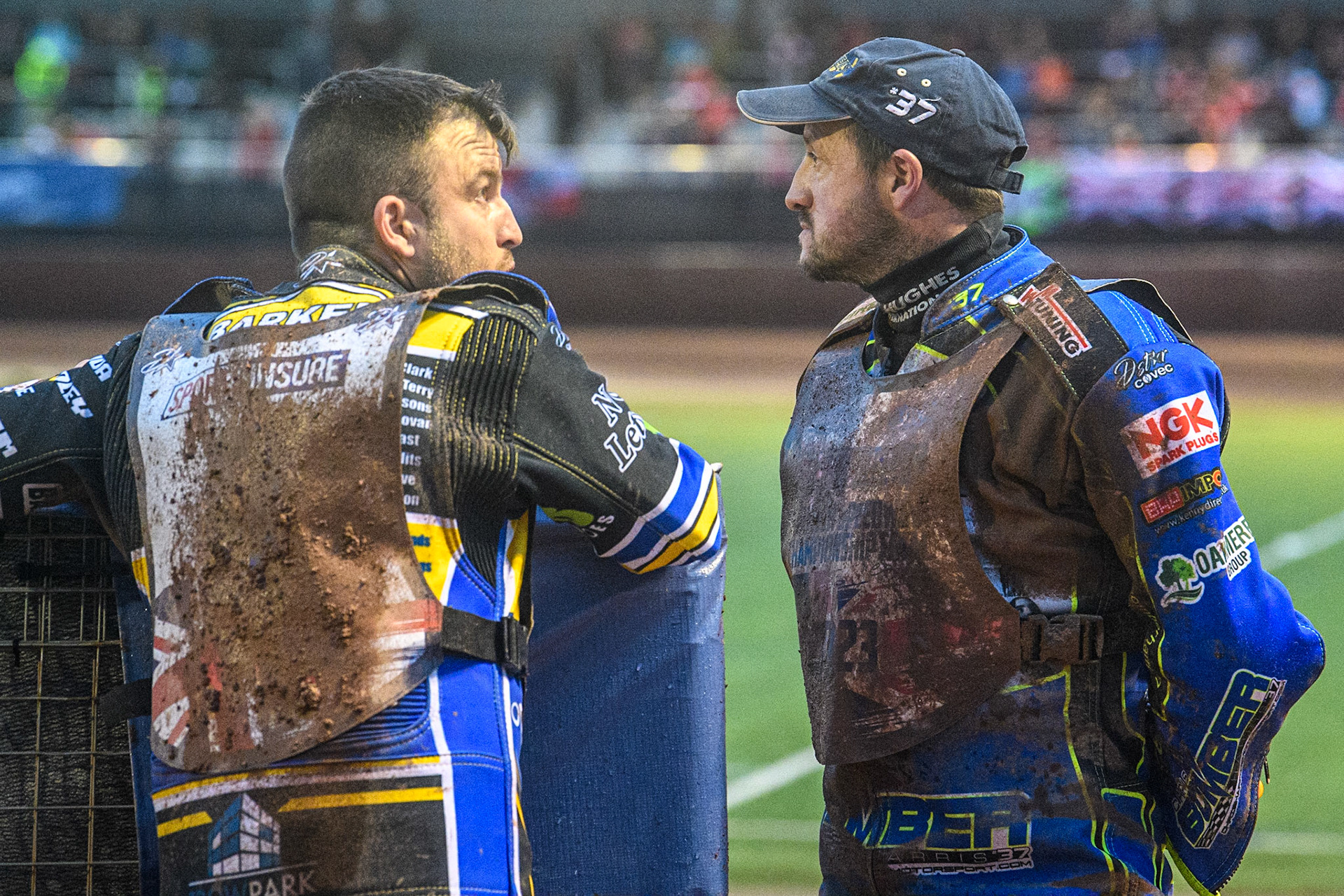 Ben Barker (left) chats with Chris Harris during the Sports Insure British Speedway Final at the National Speedway Stadium, Manchester on Monday 14th August 2023. (Photo: Ian Charles | MI News)