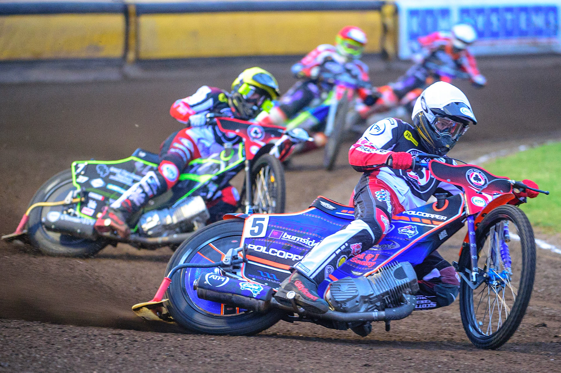 PETERBOROUGH, UK. MAY 9TH  Brady Kurtz  (White) leads team mate Tom Brennan  (Yellow) as Belle Vue take a 5-1 heat lead during the SGB Premiership match between Peterborough Panthers and Belle Vue Aces at East of England Showground, Peterborough on Monday 9th May 2022. (Credit: Ian Charles | MI News)