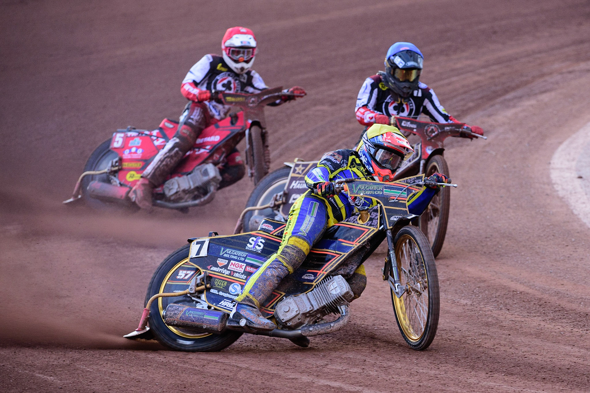 MANCHESTER, UK. JUL 5TH  Connor Mountain  (Yellow) leads Norick Blodorn  (Blue) and Max Fricke  (Red)  during the SGB Premiership match between Belle Vue Aces and Sheffield Tigers at the National Speedway Stadium, Manchester on Tuesday 5th July 2022. (Credit: Ian Charles | MI News)