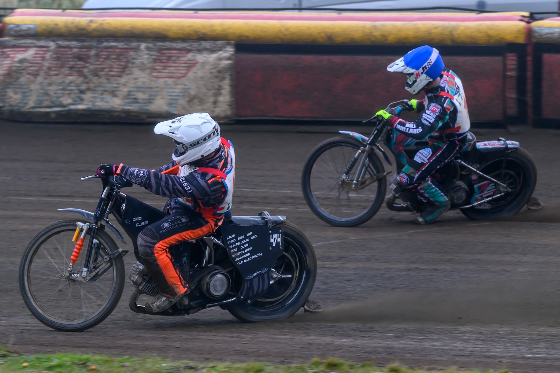 Jack Roberts in White rides inside Alfie Bowtell in Blue  during the Derbyshire Open at Hi-Edge Speedway, Buxton on Sunday 27th September 2026. (Photo: Ian Charles | MI News)