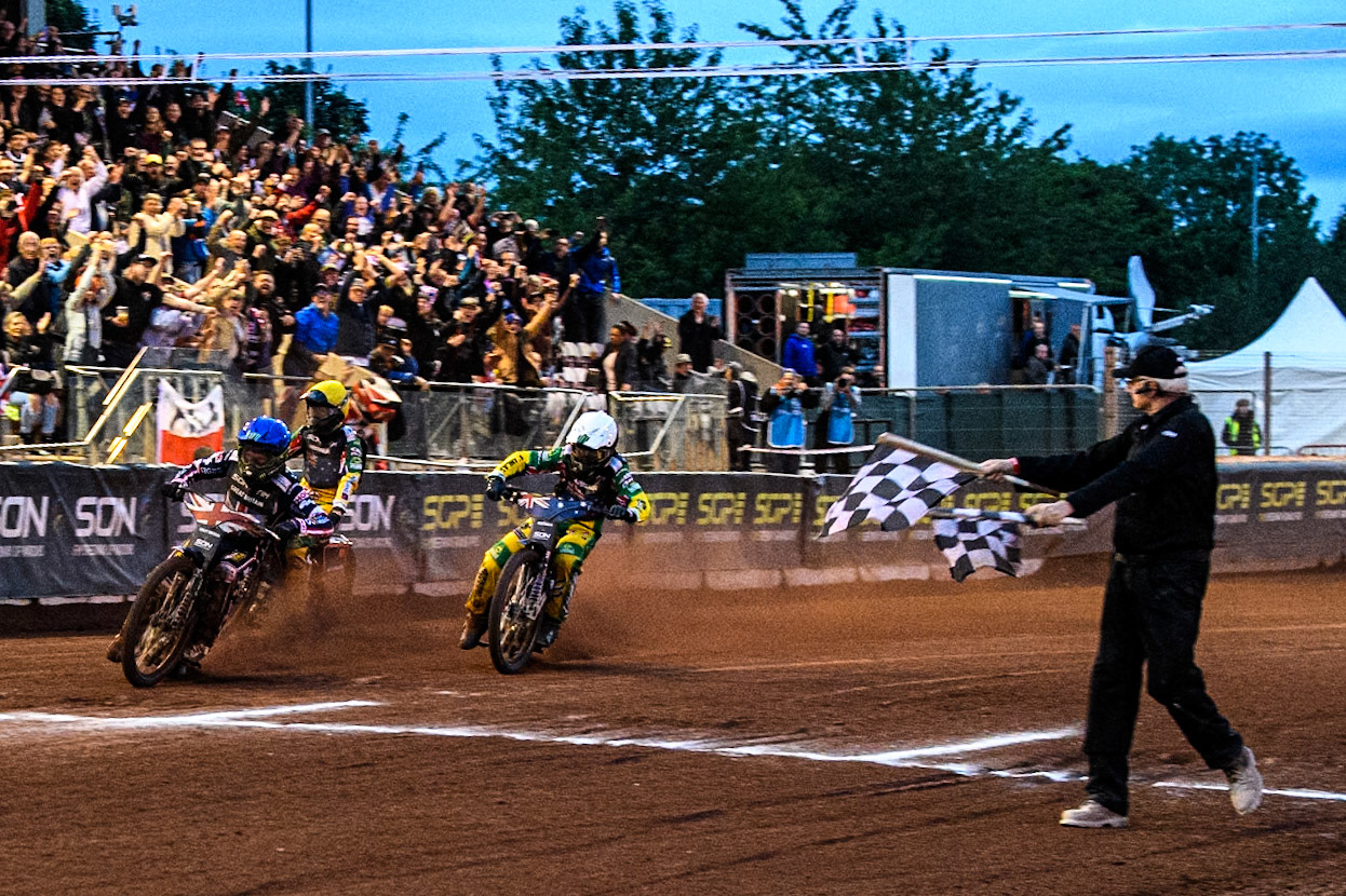 Dan Bewley of Great Britain in Blue finishes in second place ahead of Jack Holder of Australia in White and Brady Kurtz of Australia in Yellow to clinch the title for GREAT BRITAIN during the Monster Energy FIM Speedway of Nation Final at the National Speedway Stadium, Manchester on Saturday 13th July 2024. (Photo: Ian Charles | MI News)
