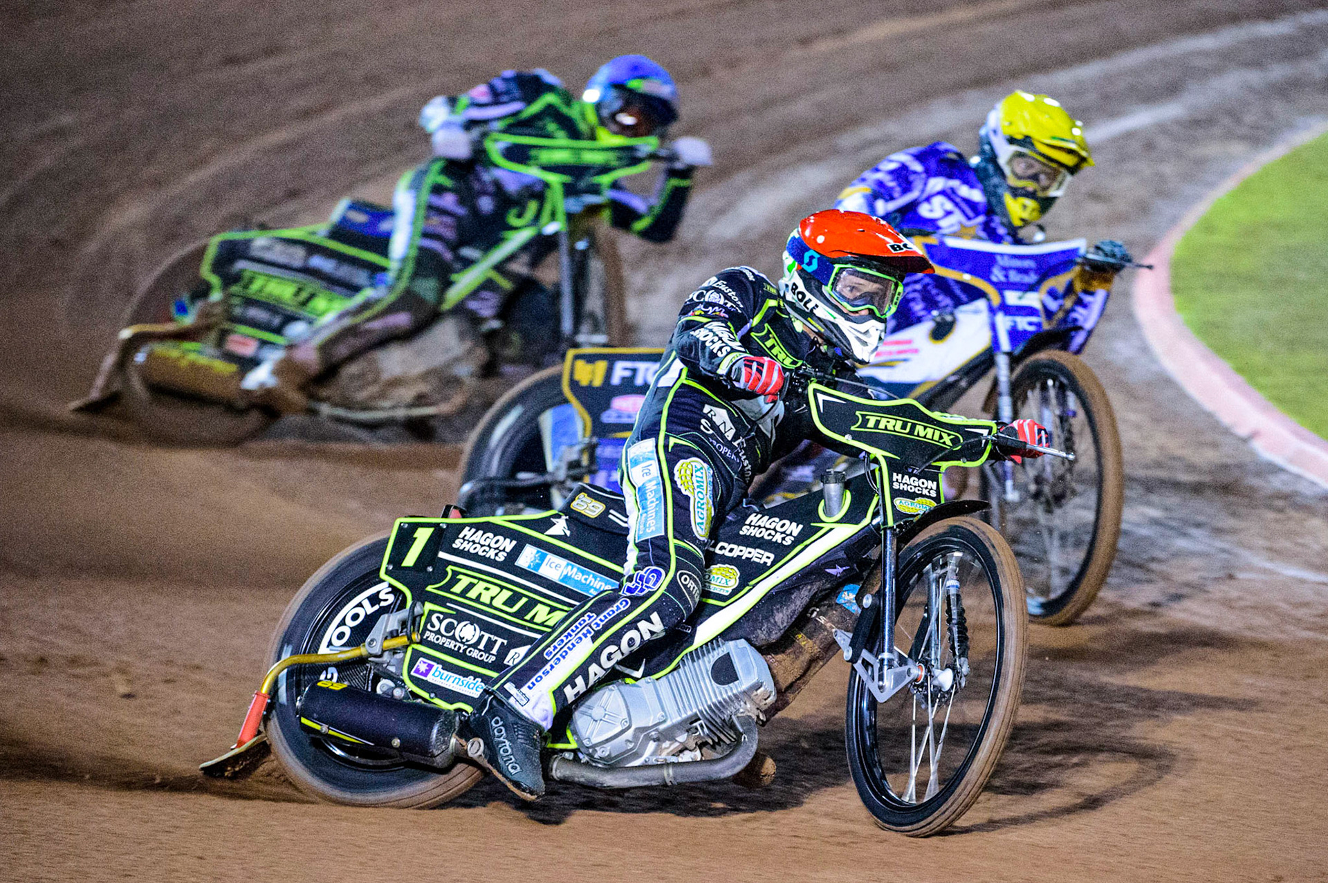Jason Doyle (Red) leads Fredrik Jacobsen (Yellow) and Anders Rowe (Blue)  during the Grant Henderson Pairs at the National Speedway Stadium, Manchester on Thursday 27th October 2022. (Credit: Ian Charles | MI NEWS)