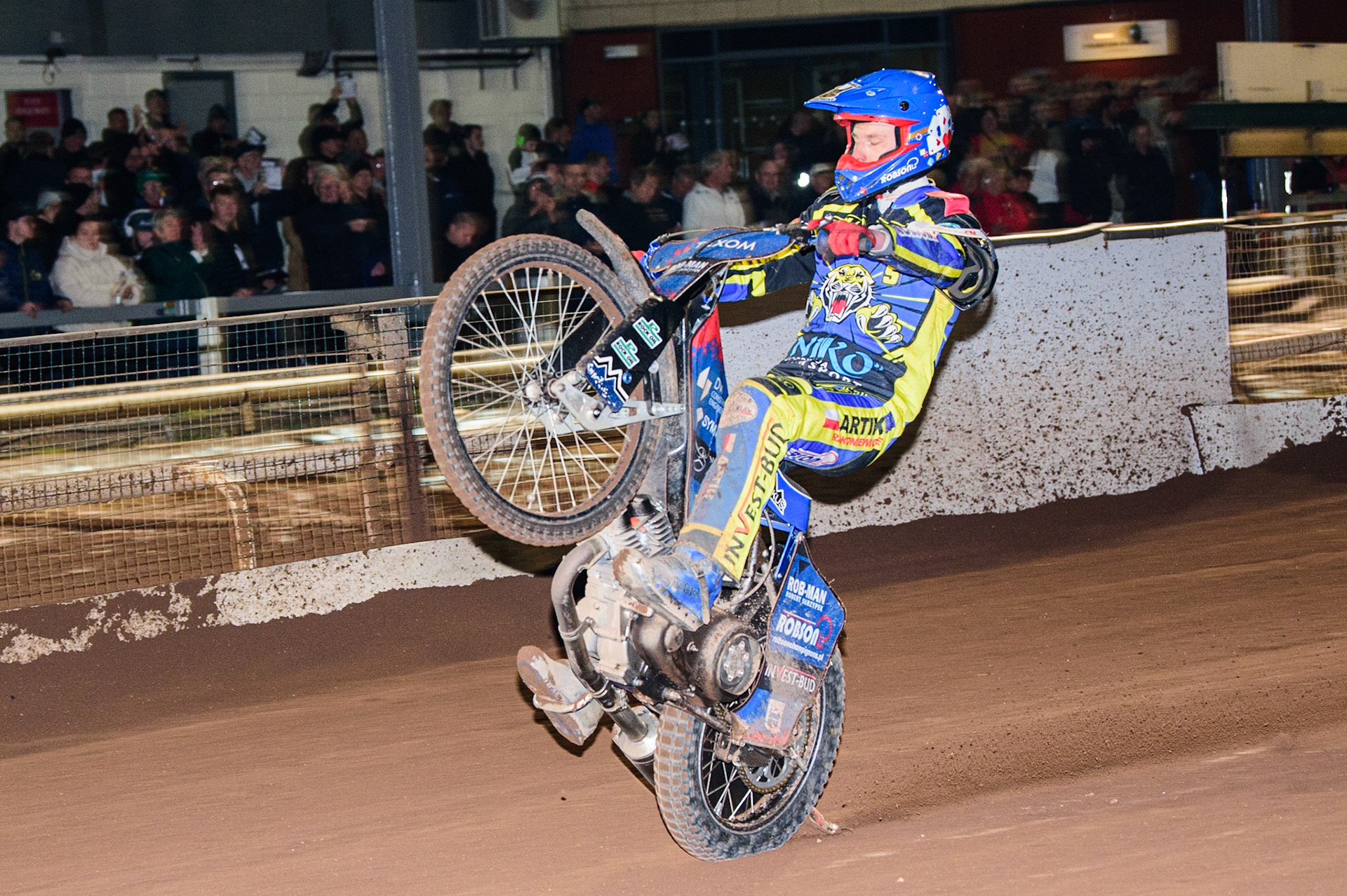 Tobiasz Musielak  wheelies during the SGB Premiership Grand Final 2nd Leg between Sheffield Tigers and Belle Vue Aces at Owlerton Stadium, Sheffield on Thursday 13th October 2022. (Credit: Ian Charles | MI News)