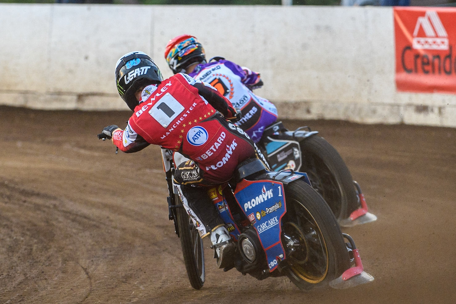 Dan Bewley (White) chases Vadim Tarasenko (Red) during the Sports Insure Premiership match between Peterborough and Belle Vue Aces at East of England Showground, Peterborough on Monday 26th June 2023. (Photo: Ian Charles | MI News)