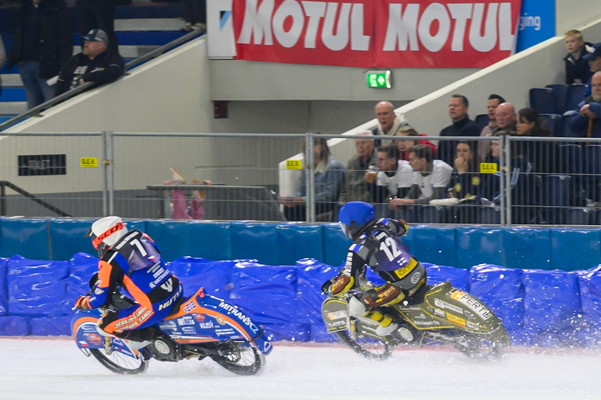 Lukáš Hutla (7) of Czechia  in White rides inside Heikki Huusko (12) of Finland  in Blue during the FIM Ice Speedway Of Nations at Ice Rink Thialf, Heerenveen on Sunday 12th April 2026. (Photo: Ian Charles | MI News)