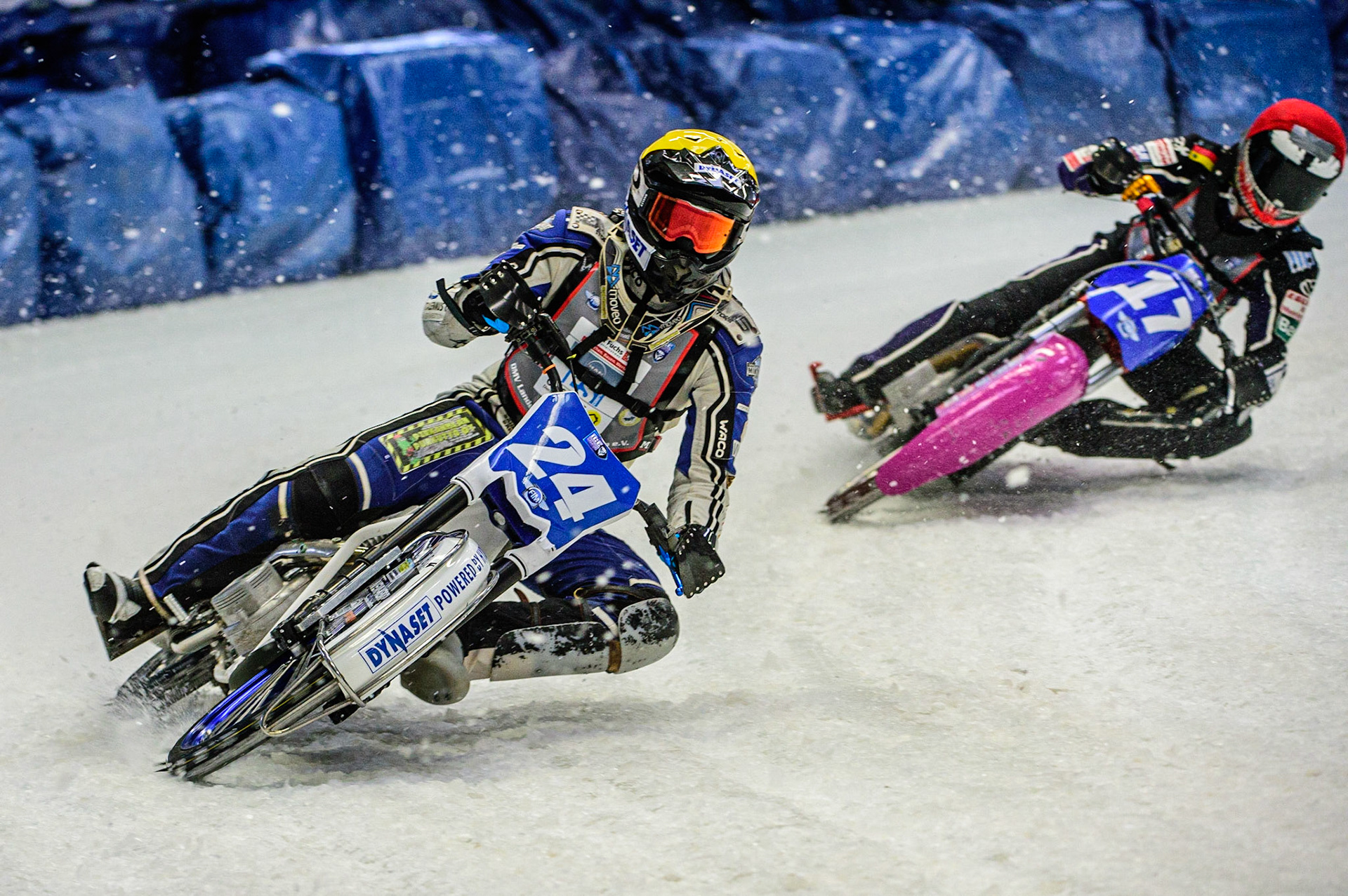 Max Koivula (24) (Yellow) leads Benedikt Monn (17) (Red) during the Ice Speedway Gladiators World Championship Final 2 at Max-Aicher-Arena, Inzell, Germany on Sunday 19th March 2023. (Photo: Ian Charles | MI News)