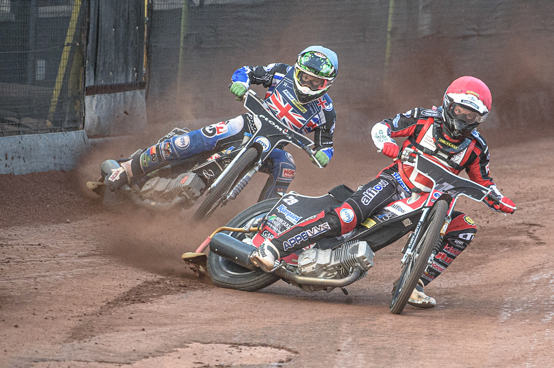 GLASGOW, UK. JUNE 19TH.  Nicolai Klindt (Denmark) (Red) leads Dan Bewley (Great Britain) (Blue) during the FIM Speedway Grand Prix Qualifying Round at the Peugeot Ashfield Stadium, Glasgow on Saturday 19th June 2021. (Credit: Ian Charles | MI News)