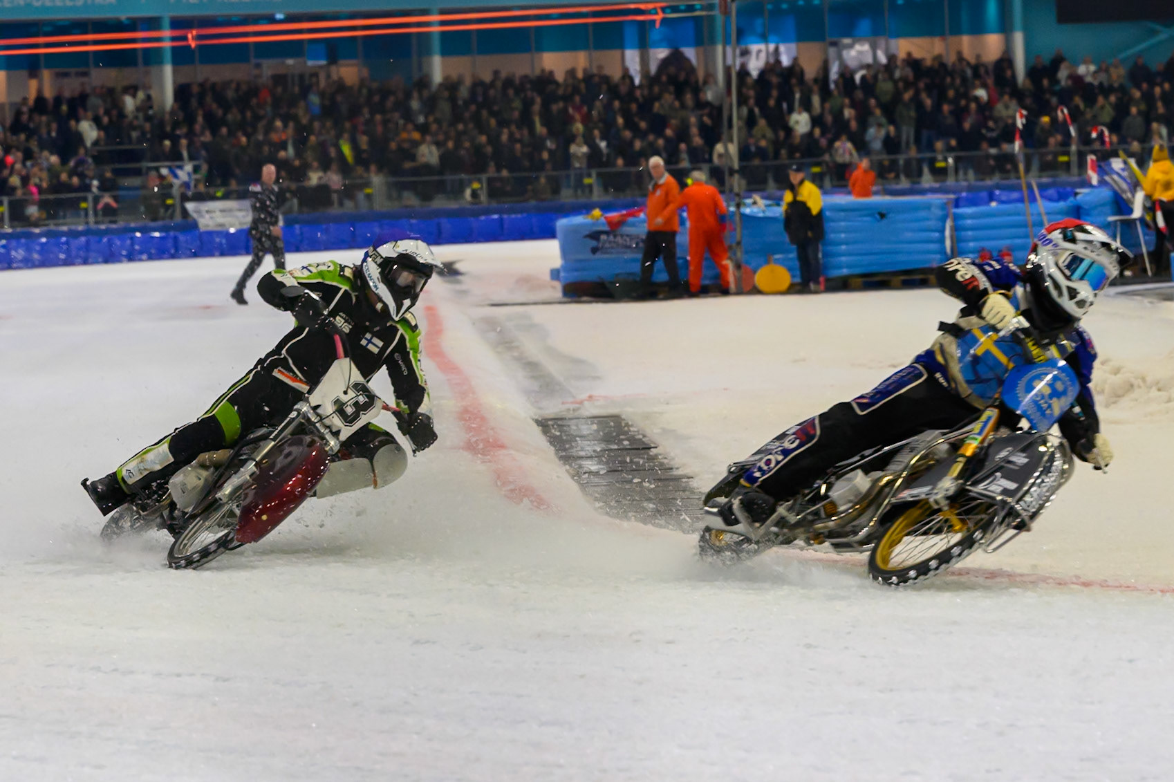 Jimmy Hörnell of Sweden in Red leading Arttu Lehtinen of Finland  in Blue during the ROELOF THIJS BOKAAL at Ice Rink Thialf, Heerenveen on Friday 10th April 2026.  (Photo: Ian Charles | MI News)