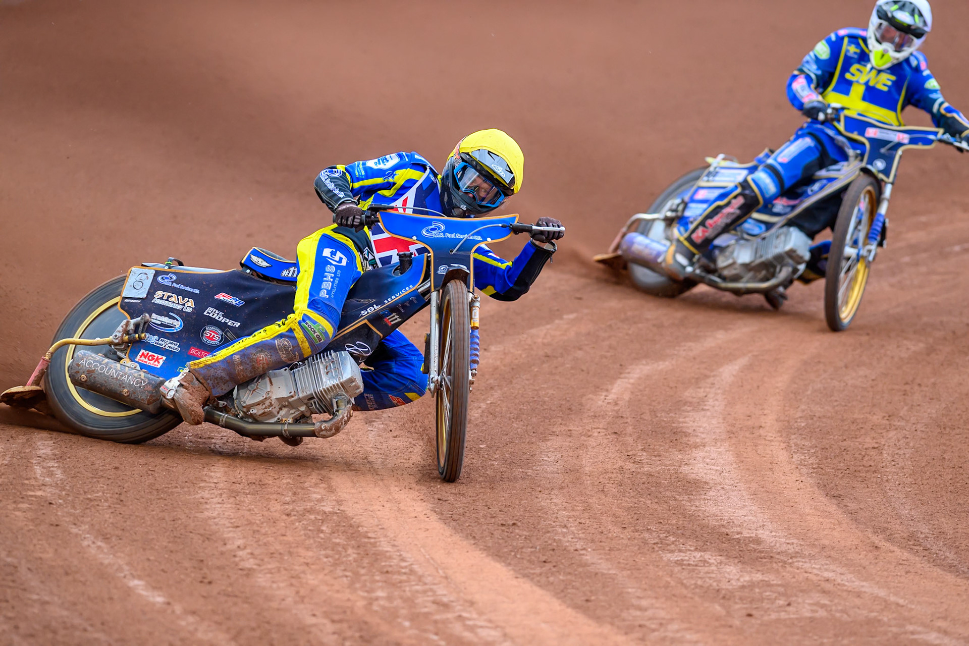 Anders Rowe of Great Britain in Yellow leading Victor Palovaara of Sweden in White during the Speedway GP Qualifying Round 3 at Allied Ashfield Stadium, Glasgow on Saturday 30th May 2026. (Photo: Ian Charles | MI News)