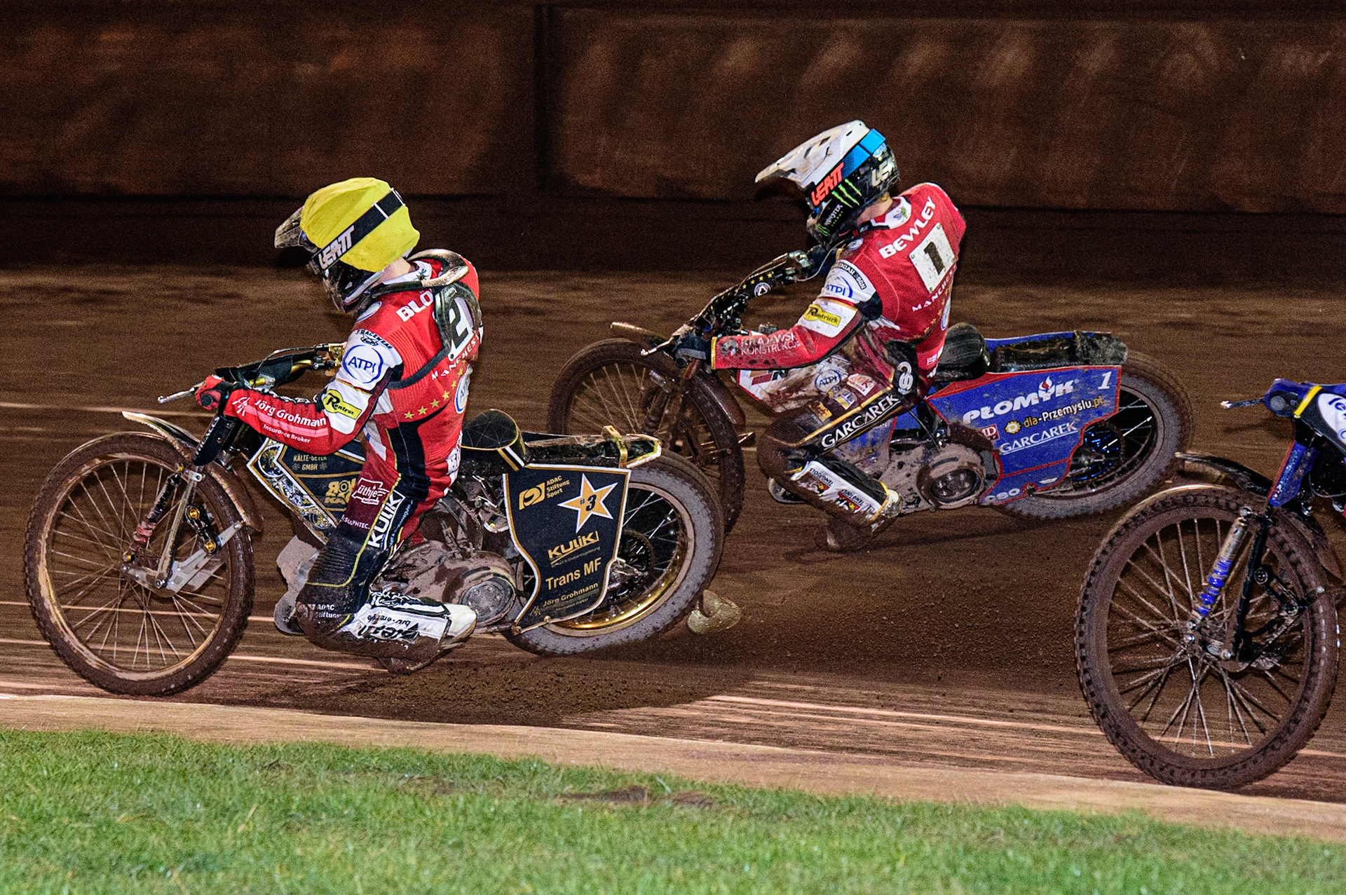 Norick Blodorn  (Yellow) and Dan Bewley  (White) go for maximum points during the Sheffield Tigers vs Belle Vue Aces meeting in the SGP Premiership at Owlerton Stadium, Sheffield on Thursday 23rd March 2023. (Photo: Ian Charles | MI News)