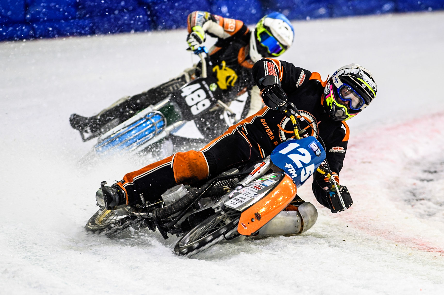 Sebastian Reitsma of The Netherlands in White leading Melwin Björklin of Sweden in Blue during the Roelof Thijs Bokaal, Ice Rink Thialf, Heerenveen, Netherlands on Friday 4th April 2025. (Photo: Ian Charles | MI News)