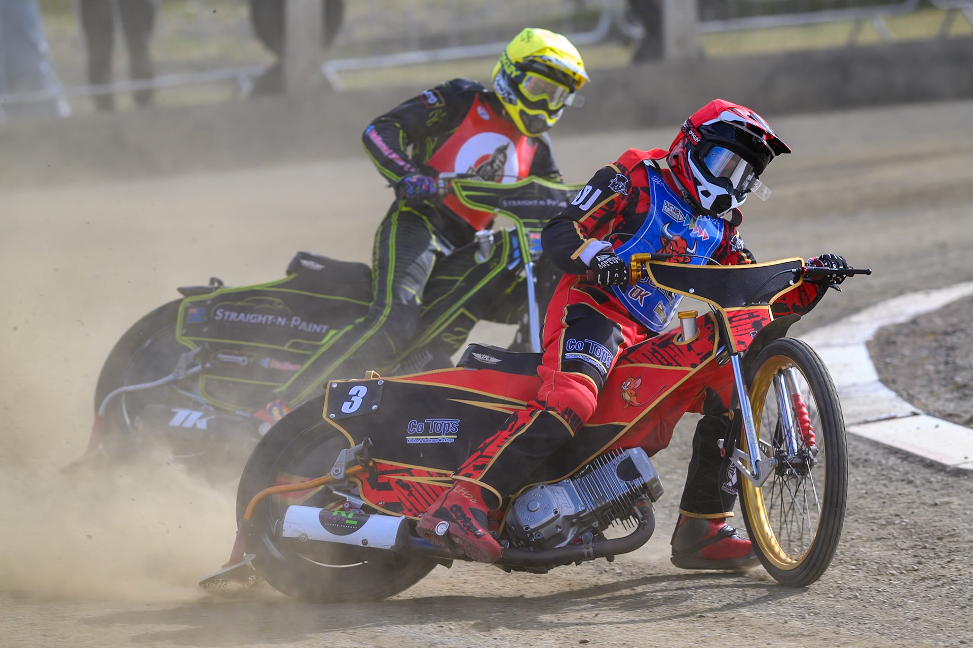 Luke Harris of Buxton Bulls in Red leading Ben Whalley of NDL Nomads during the  Challenge match between Buxton Bulls and NDL Nomads at Hi-Edge Speedway, Buxton on Sunday 19th April 2026. (Photo: Ian Charles | MI News)