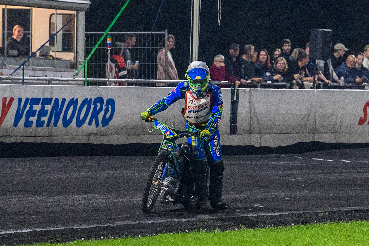 Michael West of Australia pulls off the track after breaking down at the start of heat 18 during the Golden JOPA Helmet at Sportpark Veenoord, Veenoord, Netherlands on Saturday 21st September 2024. (Photo: Ian Charles | MI News)