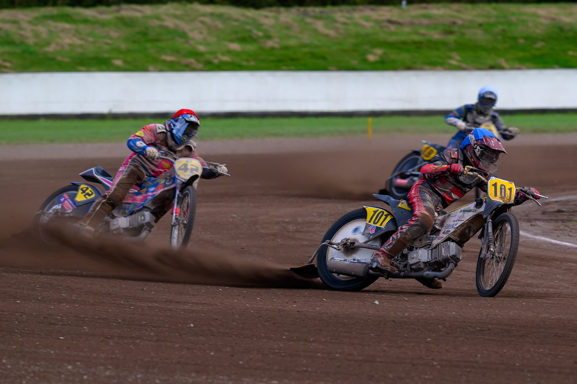 Patrick Kruse (101) of Denmark in Blue leading Stephan Katt (42) of Germany in Red and William Kruit (19) of The Netherlands in Blue during the FIM Long Track World Championship Final 4, at the Speed Centre Roden, Netherlands on Sunday 21st September 2025. (Photo: Ian Charles | MI News)during the FIM Long Track World Championship Final 4, at the Speed Centre, Roden on Sunday 21st September 2025. (Photo: Ian Charles | MI News)