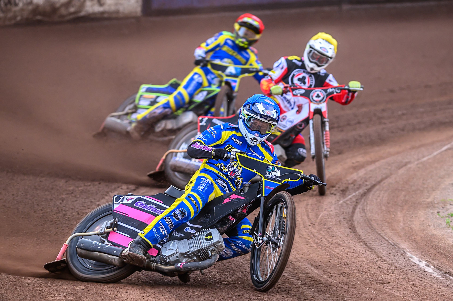 Leon Flint of Sheffield Tigers  in Blue leading Jake Mulford of Belle Vue Aces   in Yellow and Jye Etheridge of Sheffield Tigers  in Red   in White during the Rowe Motor Oil Premiership match between Sheffield Tigers and Belle Vue Aces at Owlerton Stadium, Sheffield on Monday 11th August 2025. (Photo: Ian Charles | MI News)