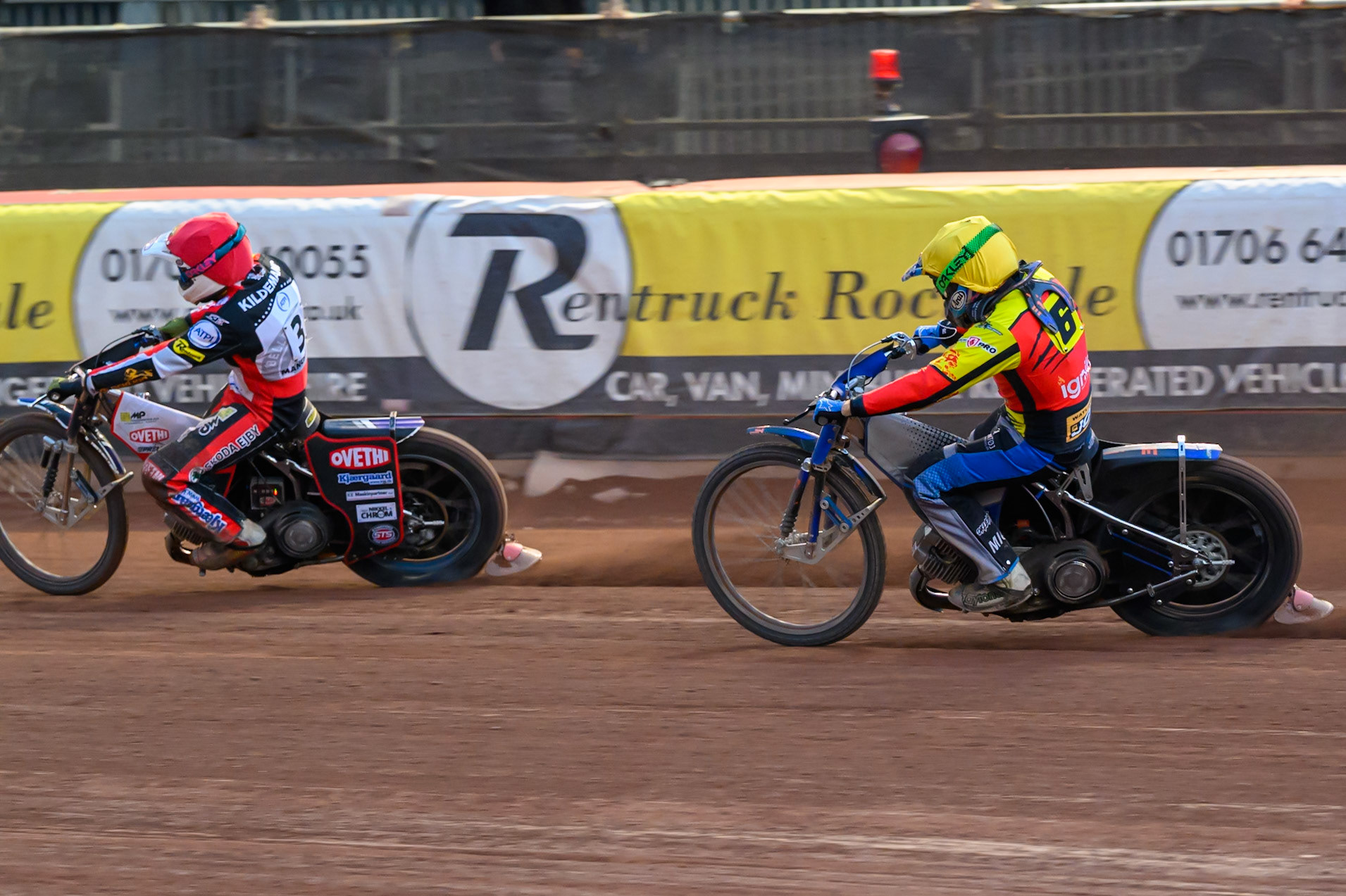 Jonas Jeppesen Guest rider for Leicester Lions in Yellow chases Peter Kildemand of Belle Vue Aces in Red during the Rowe Motor Oil Premiership match between Belle Vue Aces and Leicester Lions at the National Speedway Stadium, Manchester on Monday 3rd August 2026. (Photo: Ian Charles | MI News)