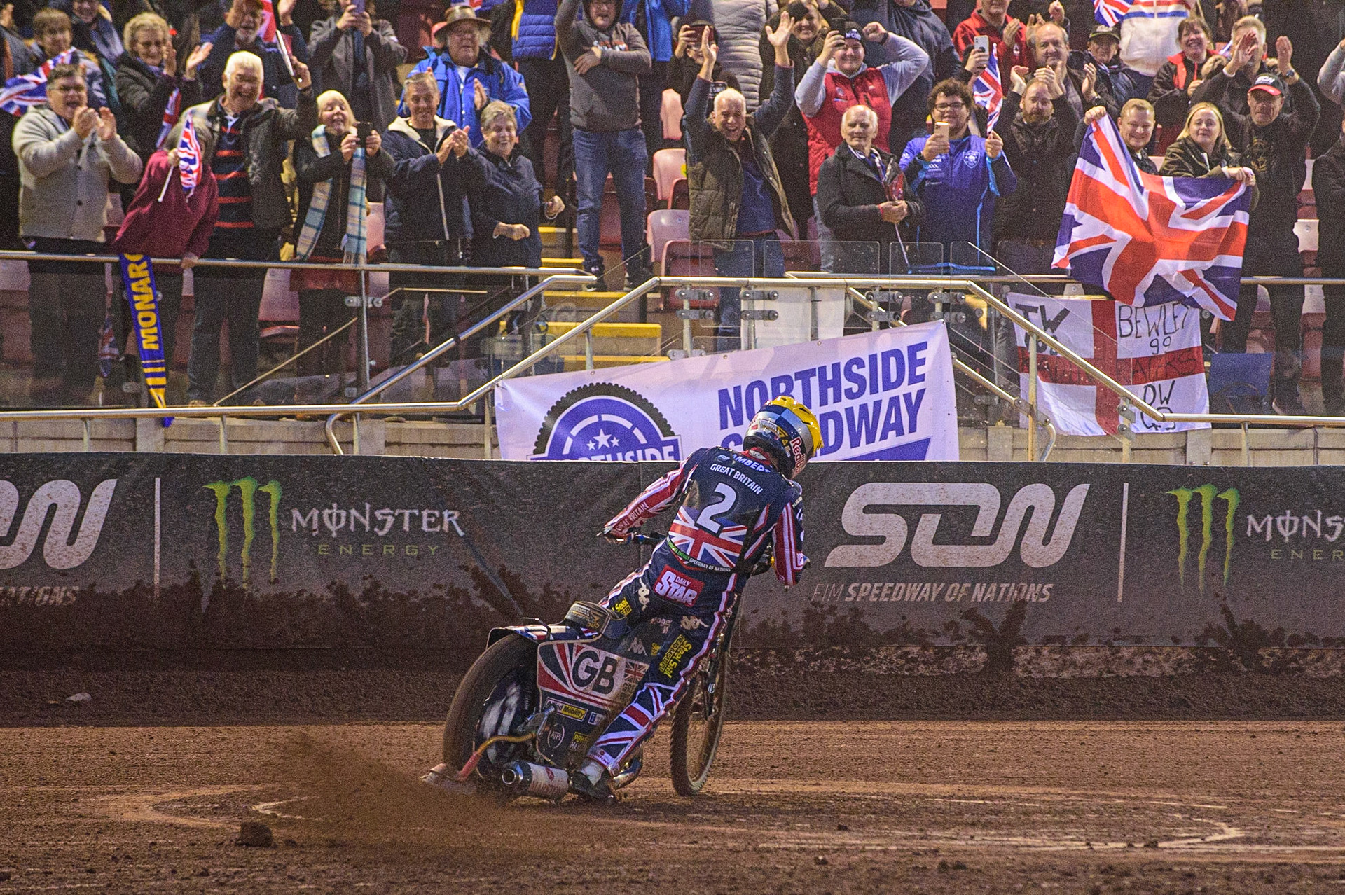 MANCHESTER, UK. OCT 17TH Robert Lambert of Great Britain celebrates with a do-nut during the Monster Energy FIM Speedway of Nations at the National Speedway Stadium, Manchester on Sunday  17th October 2021. (Credit: Ian Charles | MI News)