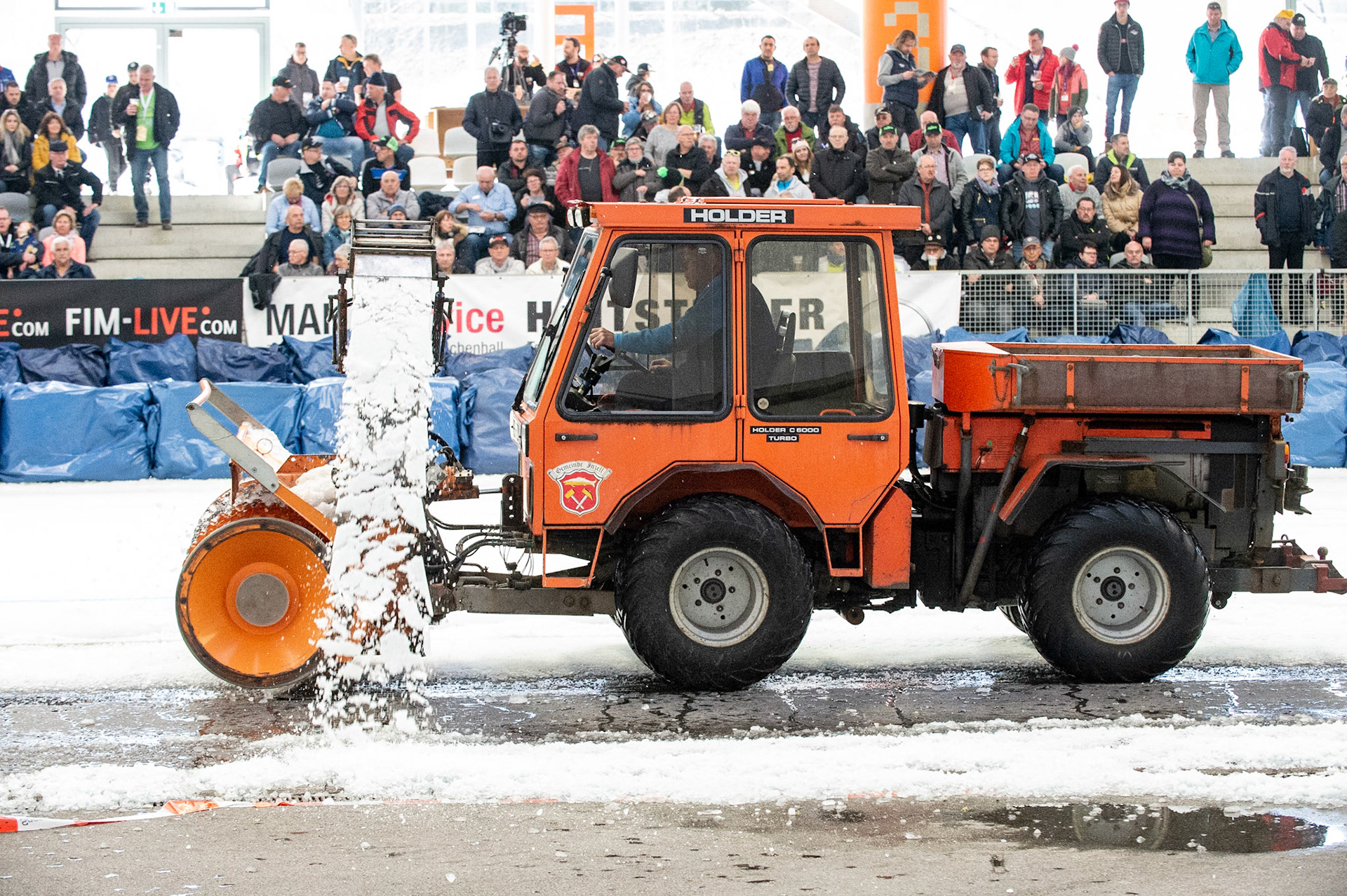 Photo: Ian Charles

How the Inzell track staff clean the excess snow from the inside blue line 

FIM Ice Speedway Gladiators World Championship, Event 4.2, Max-Aicher-Arena, Inzell, Germany, Sunday 17 March 2019