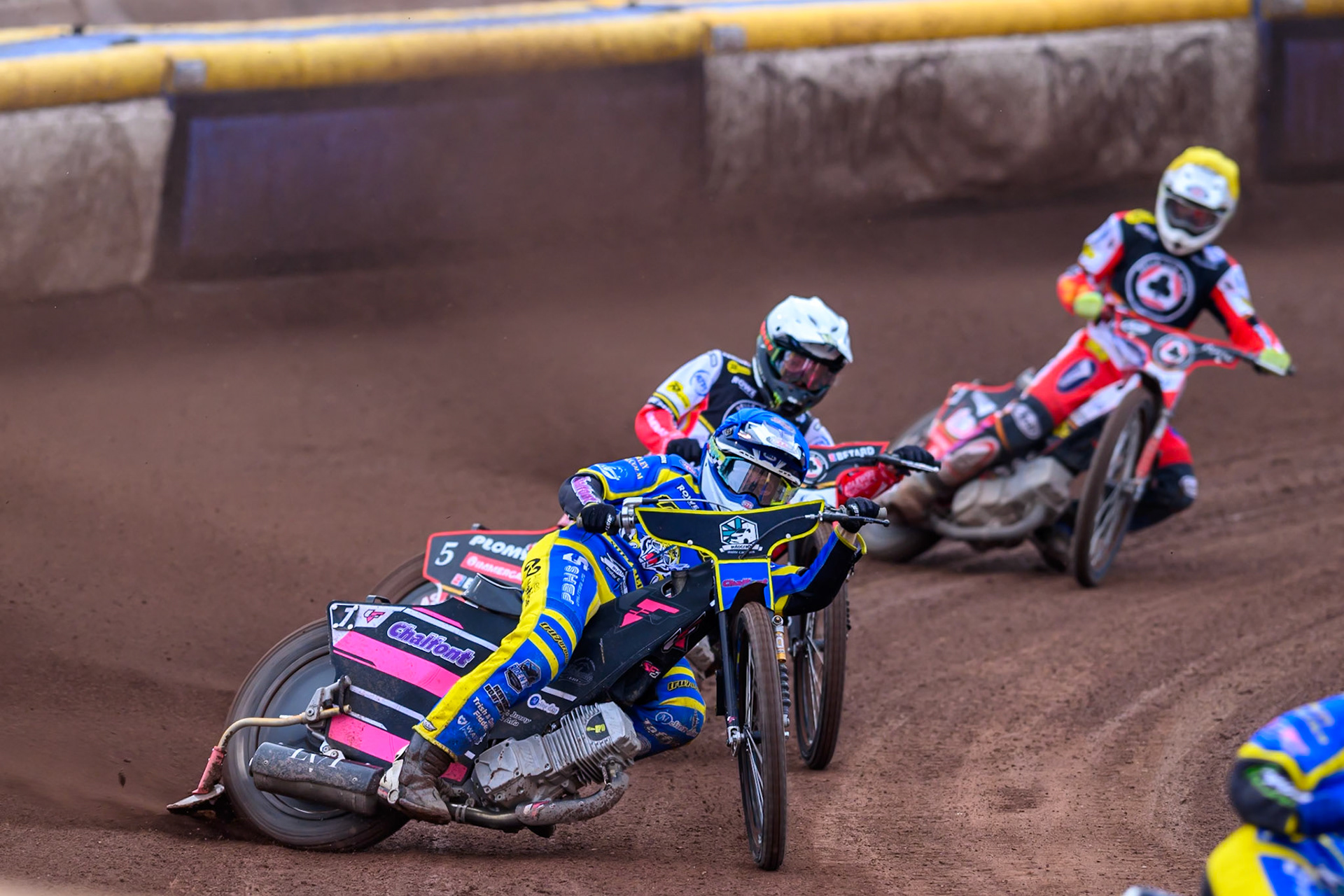she7\ in Blue\ leading Dan Bewley of Belle Vue Aces   in White and Jake Mulford of Belle Vue Aces   in Yellow during the Rowe Motor Oil Premiership match between Sheffield Tigers and Belle Vue Aces at Owlerton Stadium, Sheffield on Monday 11th August 2025. (Photo: Ian Charles | MI News)