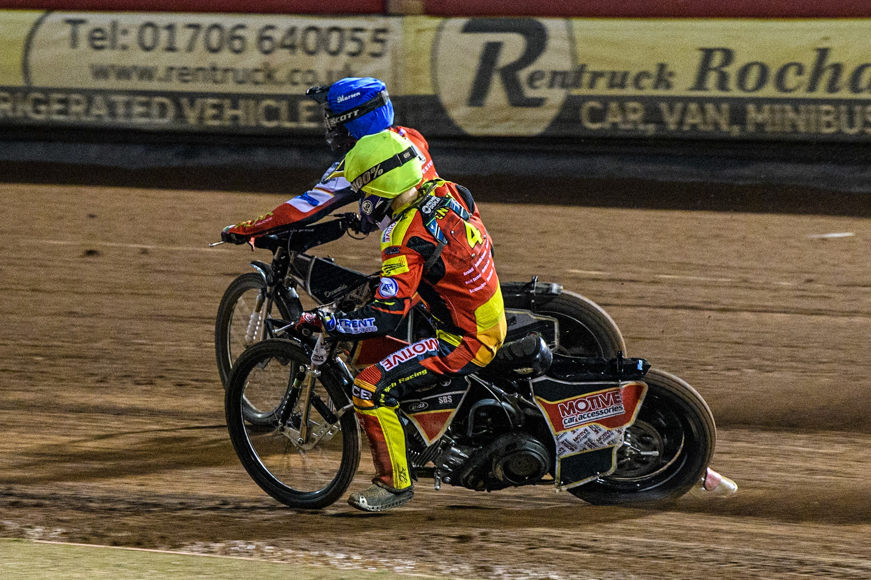 Tom Spencer (Yellow) chases Matt Marson (Blue) during the National Development League match between Belle Vue Colts and Leicester Lion Cubs at the National Speedway Stadium, Manchester on Friday 8th September 2023. (Photo: Ian Charles | MI News)