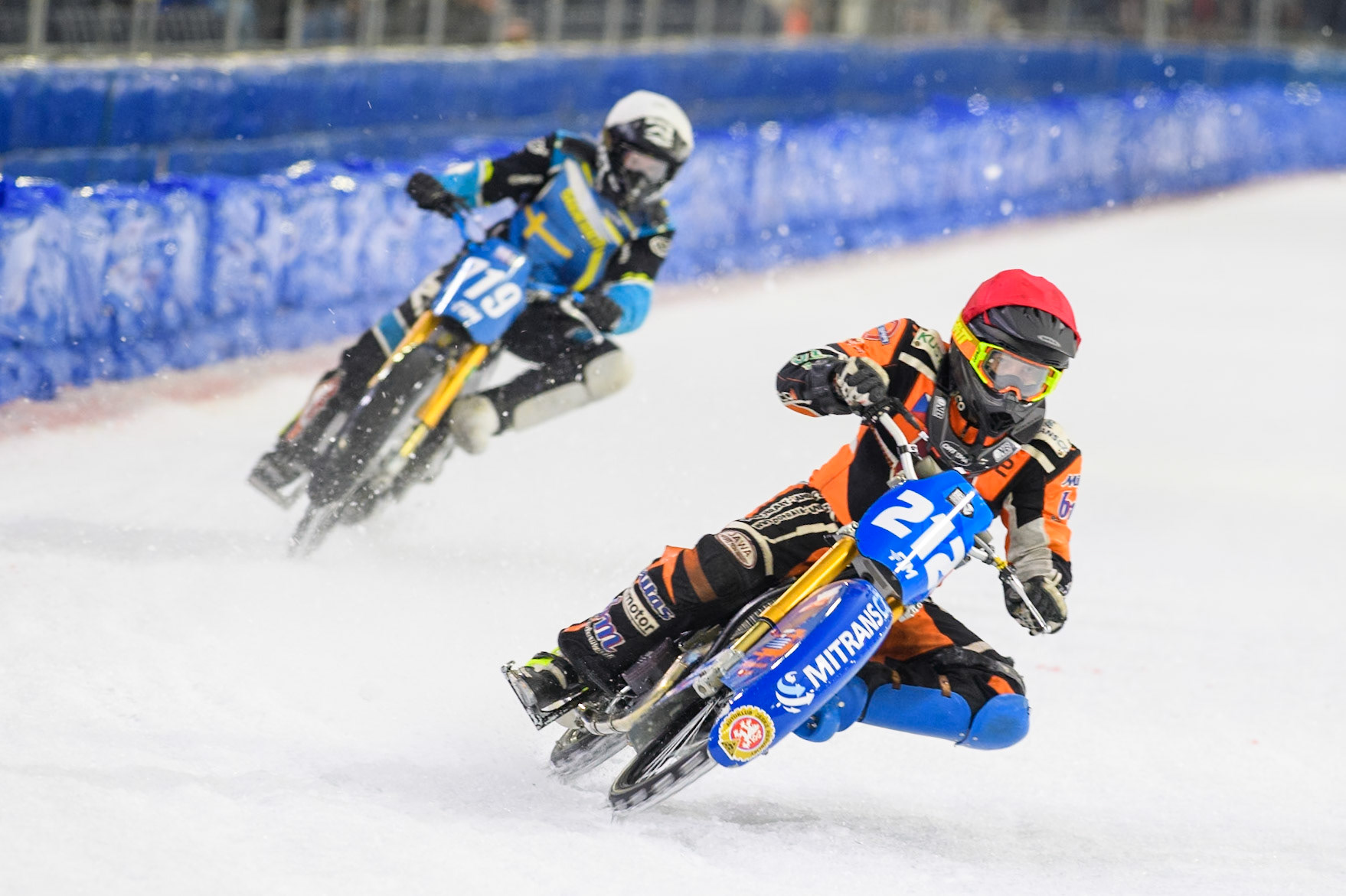 Lukas Hutla (212) of the Czech Republic in Red leading Filip Jäger (719) of Sweden in White  during the FIM Ice Speedway Gladiators World Championship, Final 3 at the Ice Stadium, Thialf, Heerenveen on Saturday 5th April 2025. (Photo: Ian Charles | MI News)