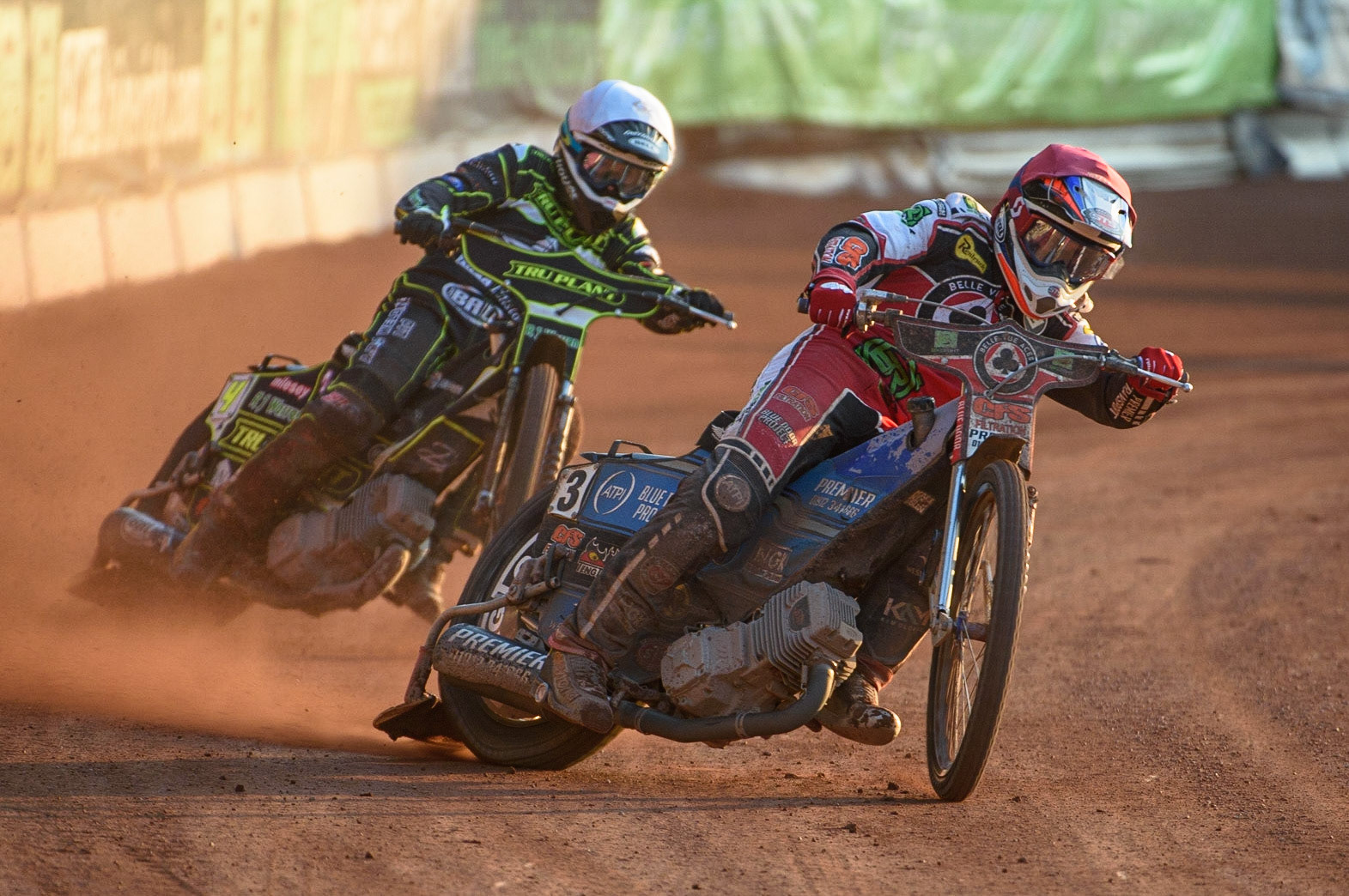 MANCHESTER UKSteve Worrall  (Red) leads Danny King  (White) during the SGB Premiership match between Belle Vue Aces and Ipswich Witches at the National Speedway Stadium, Manchester on Monday 2nd August 2021. (Credit: Ian Charles | MI News)