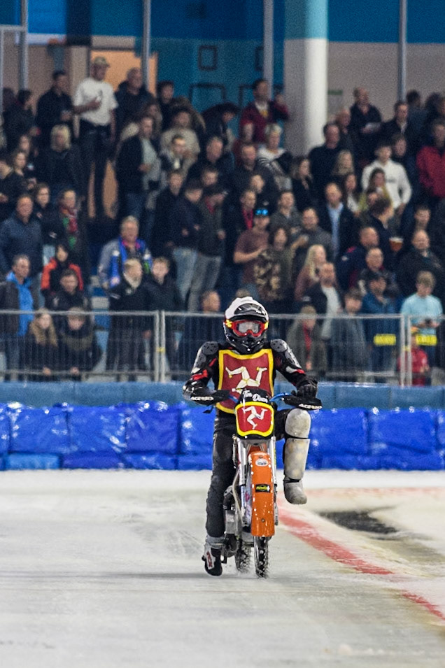 Tim Dixon of Great Britain pulls up after his engine failed during the Roelof Thijs Bokaal, Ice Rink Thialf, Heerenveen, Netherlands on Friday 4th April 2025. (Photo: Ian Charles | MI News)