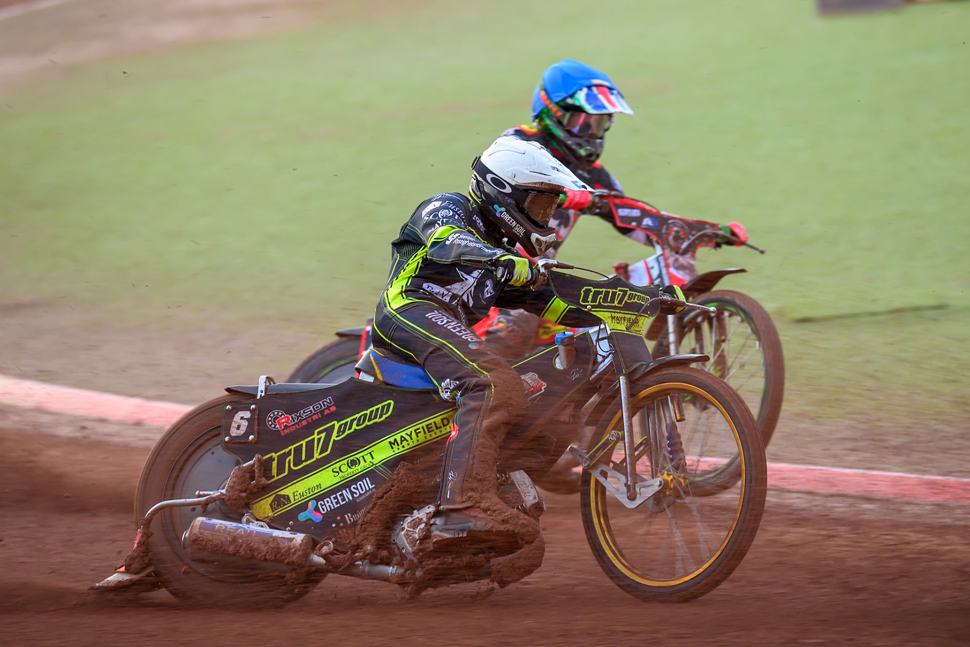 Philip Hellstrom-Bangs of Ipswich Witches  in White rides outside Will Cairns of Belle Vue Aces  in Blue during the Rowe Motor Oil Premiership match between Belle Vue Aces and Ipswich Witches at the National Speedway Stadium, Manchester on Monday 20th April 2026. (Photo: Ian Charles | MI News)