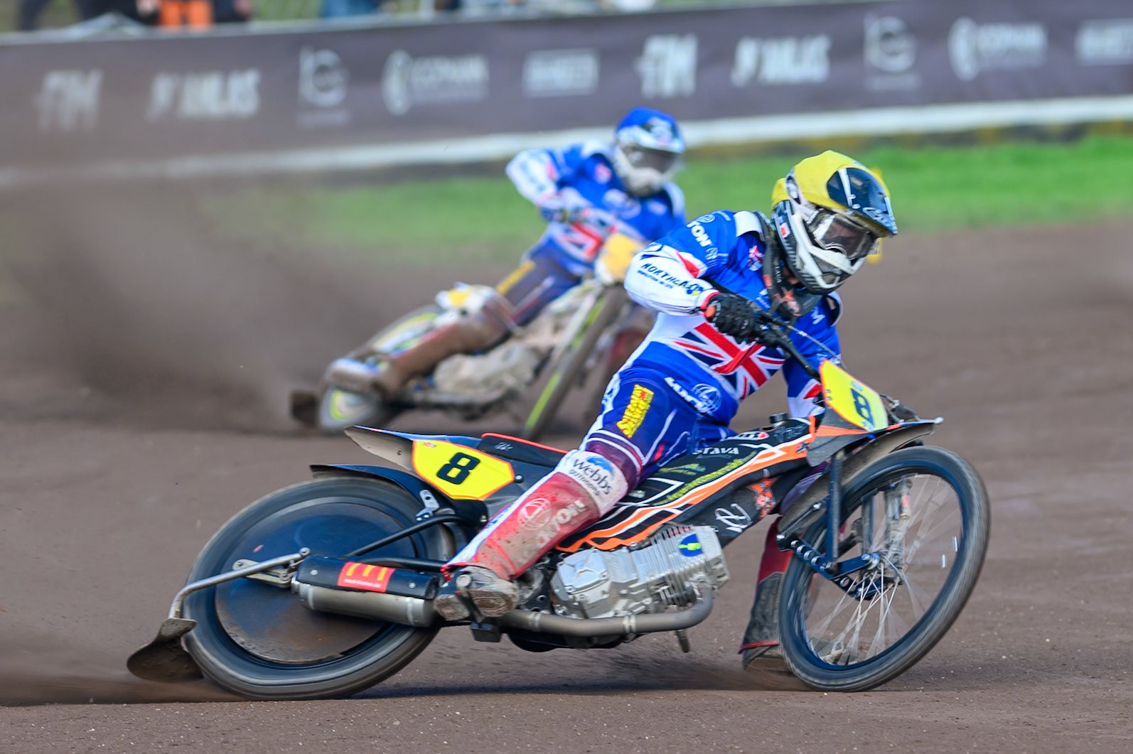 Zach Wajtknecht (8) of Great Britain in Yellow leading Chris Harris (7) of Great Britain in Blue  during the FIM Long Track of Nations 2026 at the Speed Centre Roden in the Netherlands on Sunday 20th September 2026. (Photo: Ian Charles | MI News)