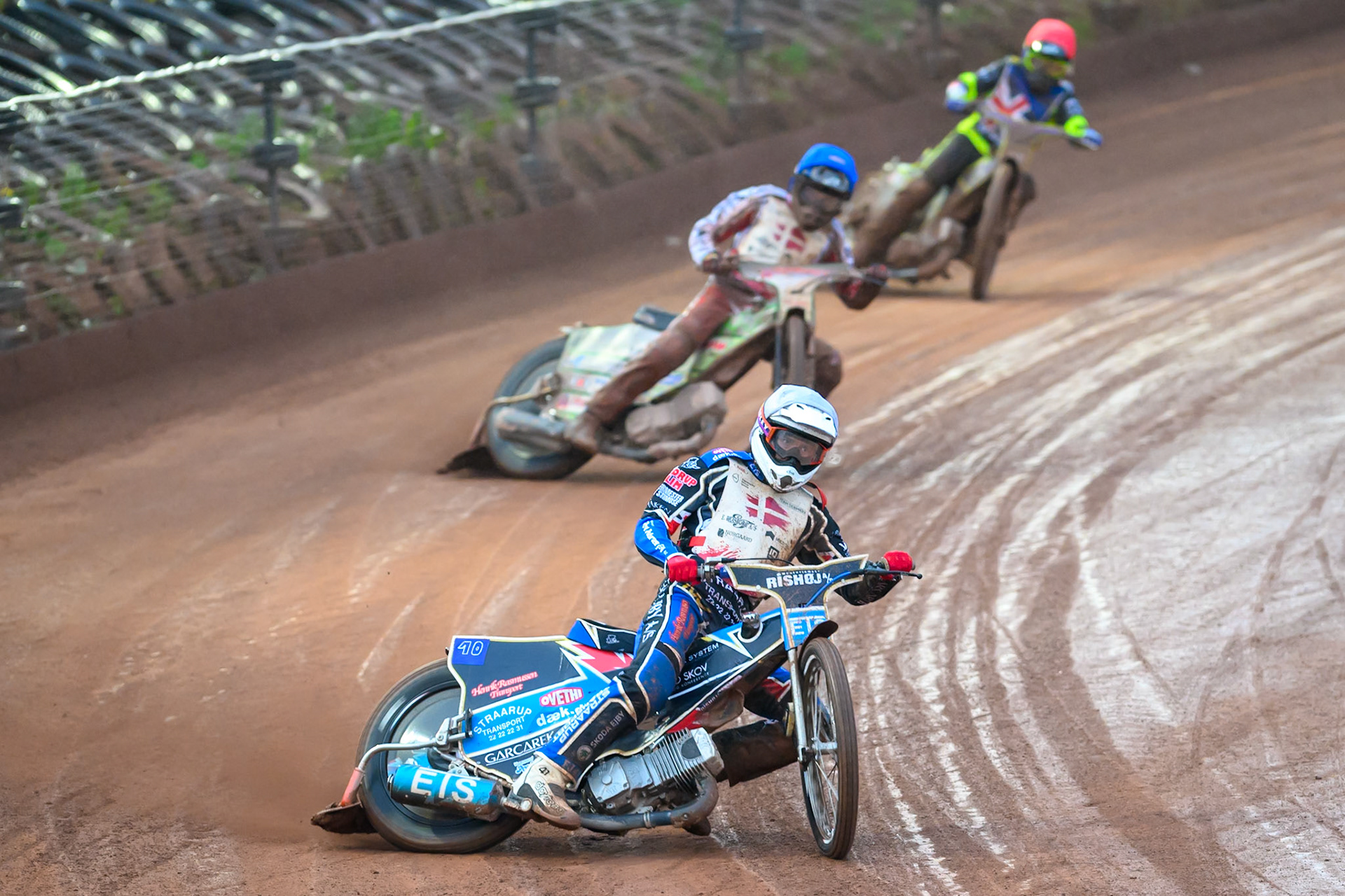 Frederik Jacobsen of Denmark in White leading Jonas Knudsen of Denmark in Blue and Reserve Tom Brennan of Great Britain in Red during the Speedway GP Qualifying Round 3 at Allied Ashfield Stadium, Glasgow on Saturday 30th May 2026. (Photo: Ian Charles | MI News)