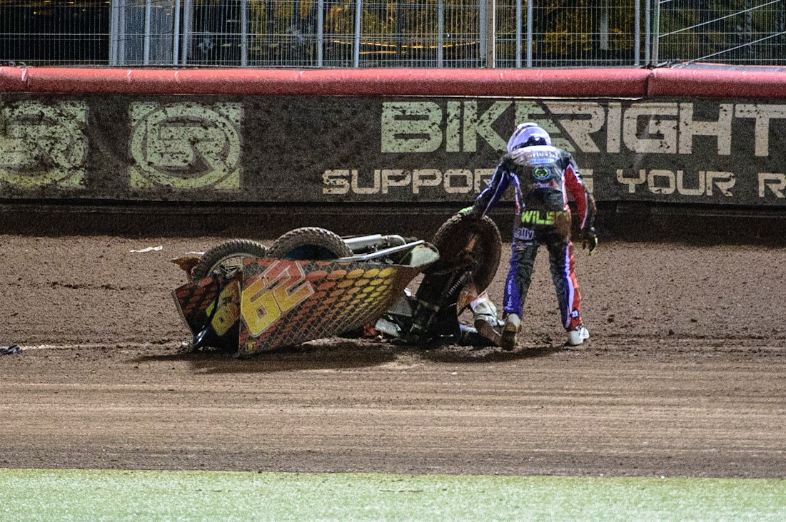 MANCHESTER, UK. OCT 30TH   Tom Cossar &amp; Wayne Rickards sidecar flips over during the Manchester Masters Sidecar Speedway and Flat Track Racing at the National Speedway Stadium, Manchester on Saturday 30th October 2021. (Credit: Ian Charles | MI News)