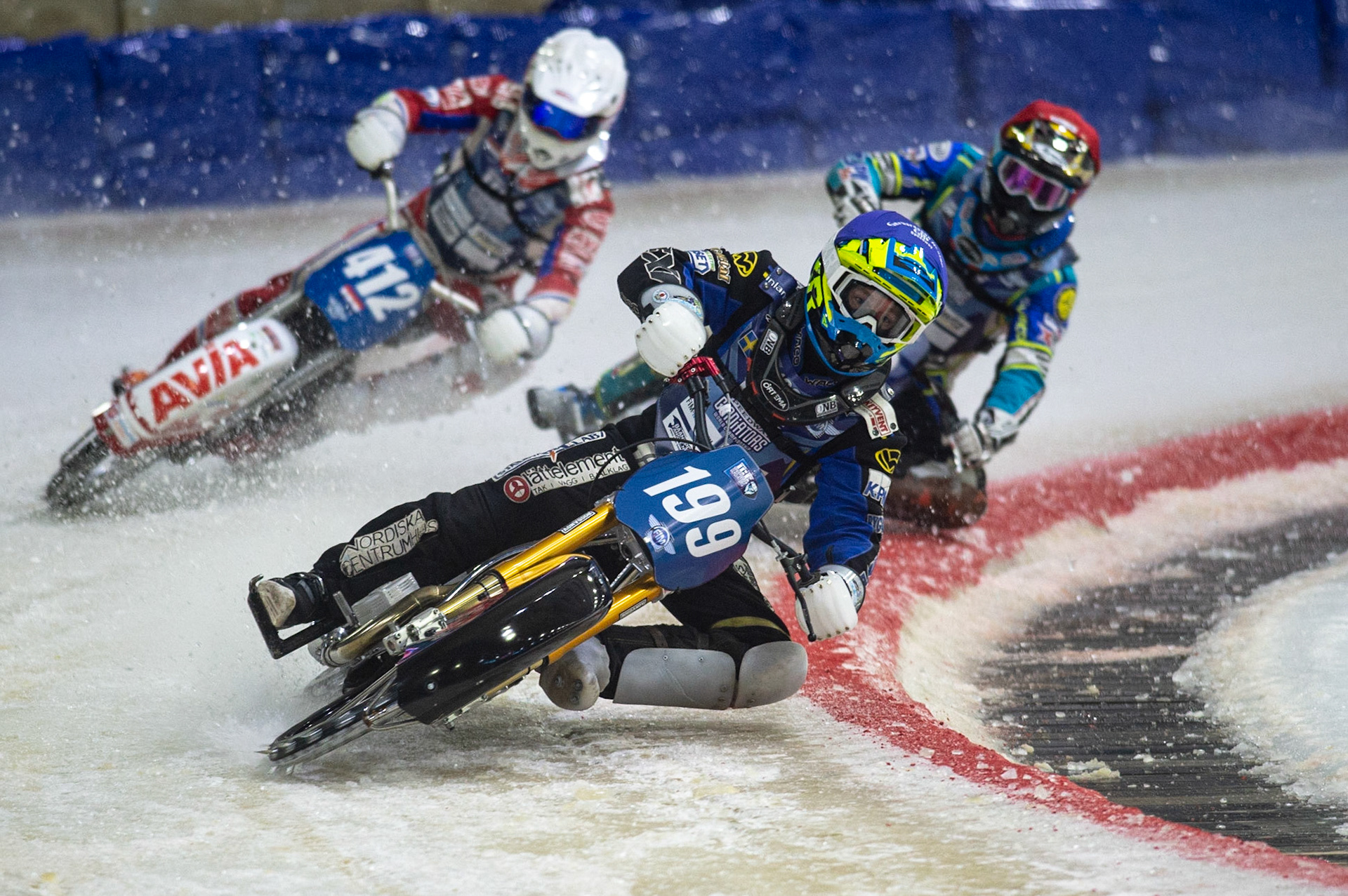 HEERENVEEN, NL. Martin Hååruhiltunen (199)  (Blue) leads Niek Schaap (412) (White) and Luca Bauer (16) (Red) during the FIM Ice Speedway Gladiators World Championship Final 3 at Ice Rink Thialf, Heerenveen on Saturday  2 April 2022. (Credit: Ian Charles | MI News)