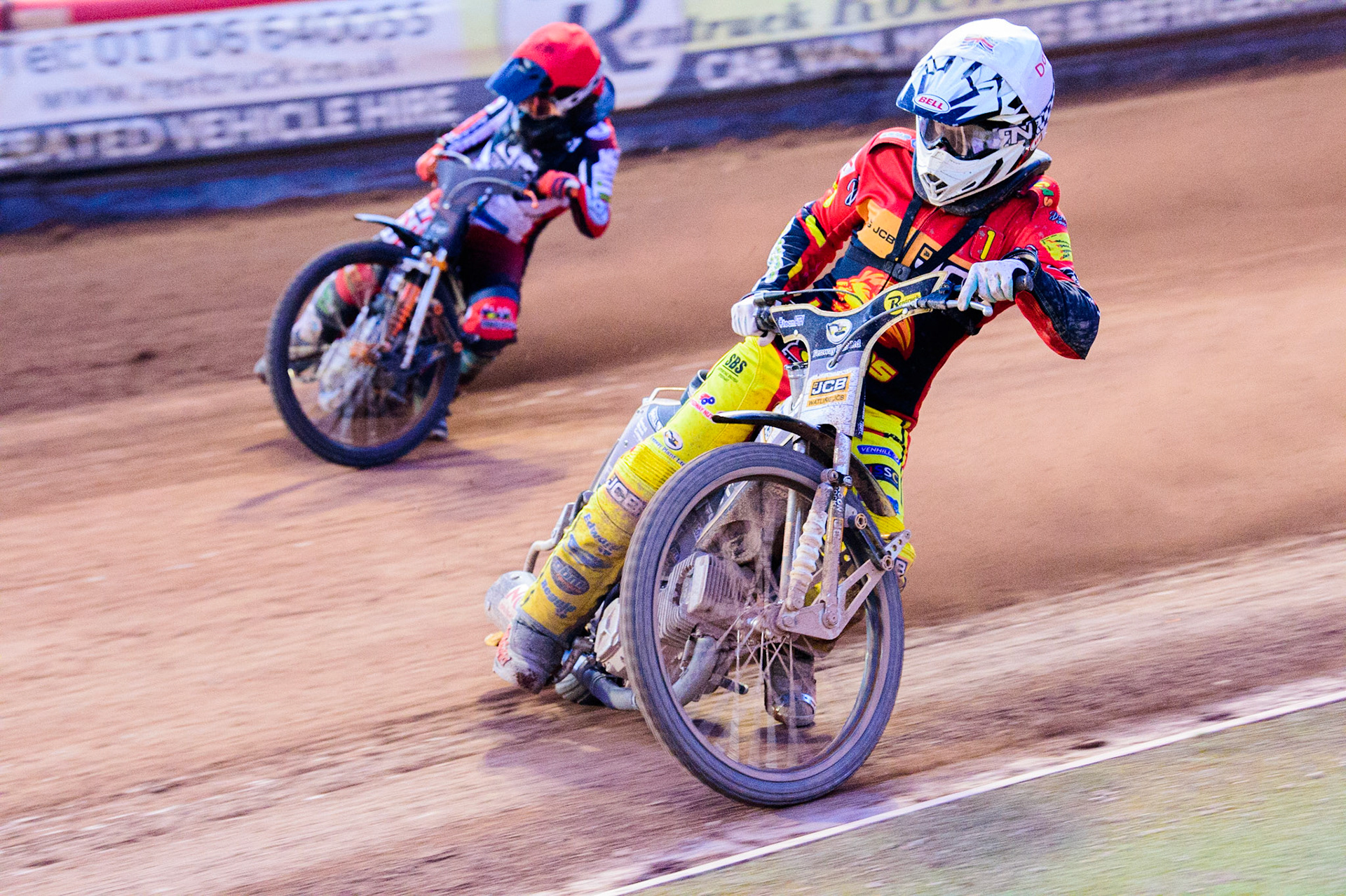 Dan Thompson   (White) leads Jack Smith  (Red) during the National Development League match between Belle Vue Aces and Leicester Lions at the National Speedway Stadium, Manchester on Friday 19th August 2022. (Credit: Ian Charles | MI News)