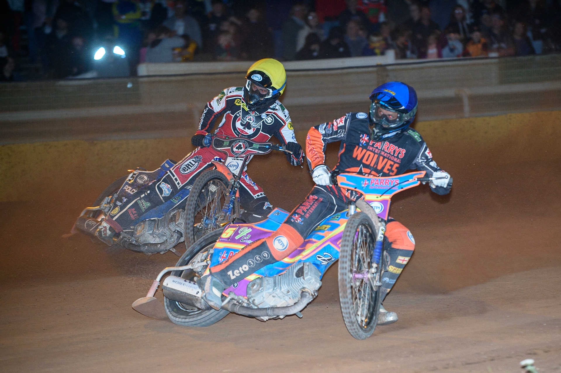 WOLVERHAMPTON, UK. AUGUST 30TH. Rory Schlein  (Blue) leads Brady Kurtz  (Yellow) during the SGB Premiership match between Wolverhampton Wolves and Belle Vue Aces at Monmore Green Stadium, Wolverhampton on Monday 30th August 2021. (Credit: Ian Charles | MI News)