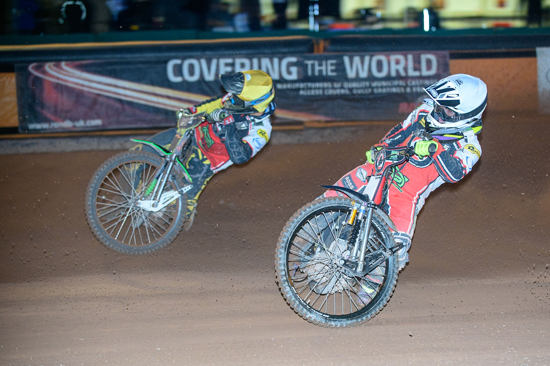 WOLVERHAMPTON, UK. AUGUST 30TH. Tom Brennan  (White)n inside Nikolaj B. Jakobsen  (Yellow)during the SGB Premiership match between Wolverhampton Wolves and Belle Vue Aces at Monmore Green Stadium, Wolverhampton on Monday 30th August 2021. (Credit: Ian Charles | MI News)