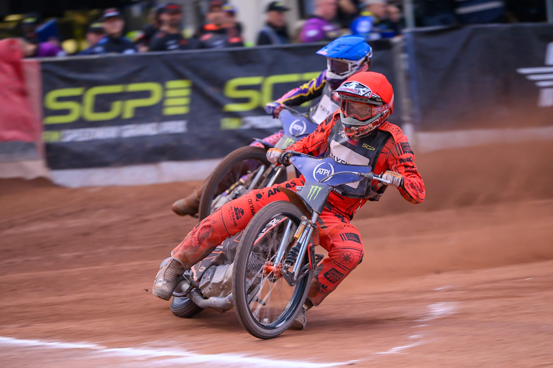 Jan Kvech (201) of Czech Republic in Red leading Kacper Woryna (223) of Poland in Blue during the ATPI  FIM Speedway GP of Manchester at the National Speedway Stadium, Manchester on Saturday 6th June 2026. (Photo: Ian Charles | MI News)