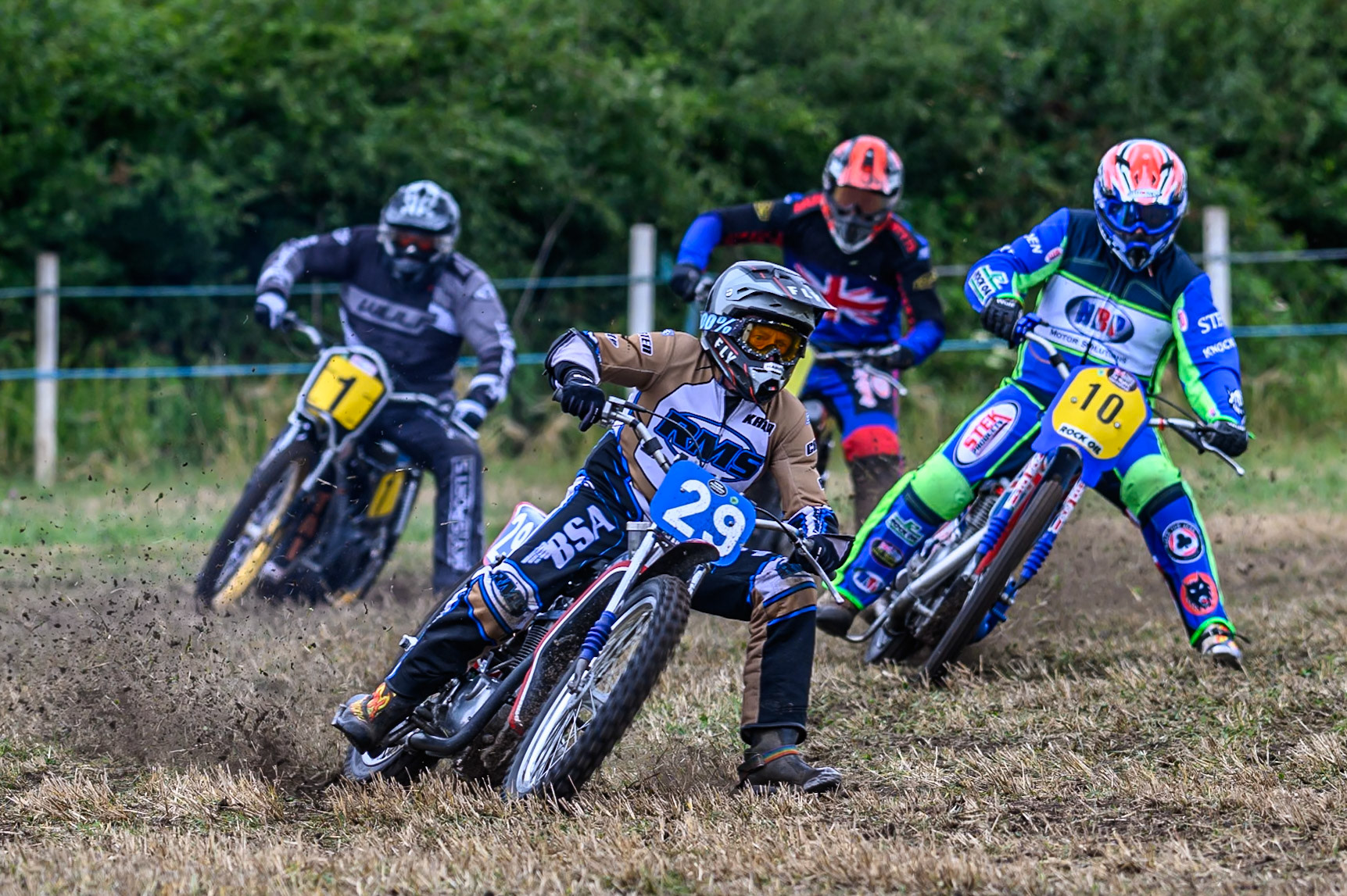 John Shipley (129) leading the pack in the Pre 75 Class during the ACU Northern Grass Track Riders Championship at Cheshire Grass Track Club, Frog Lane, Knutsford, Cheshire on Sunday 20th July 2025. (Photo: Ian Charles | MI News)