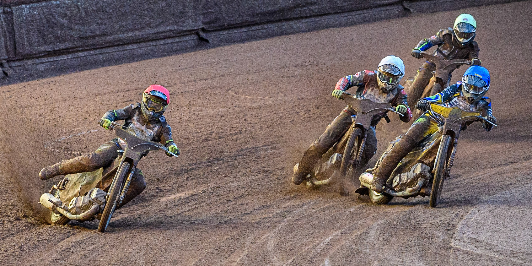 Tom Brennan (Red) outside Ben Barker (Blue) with Danyon Hulme (White) and Joe Thompson (Yellow) behind during the Sports Insure British Speedway Final at the National Speedway Stadium, Manchester on Monday 14th August 2023. (Photo: Ian Charles | MI News)