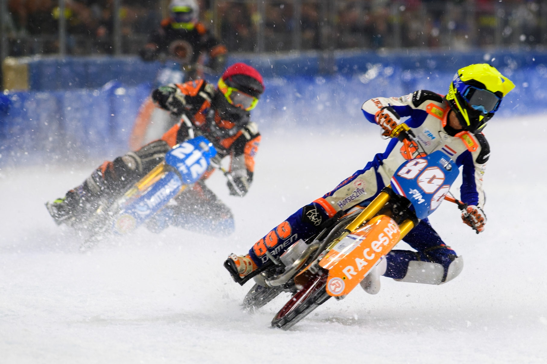 Jasper Iwema (800) of The Netherlands in Yellow leading Lukas Hutla (212) of the Czech Republic in Red during the FIM Ice Speedway Gladiators World Championship, Final 3 at the Ice Stadium, Thialf, Heerenveen on Saturday 5th April 2025. (Photo: Ian Charles | MI News)
