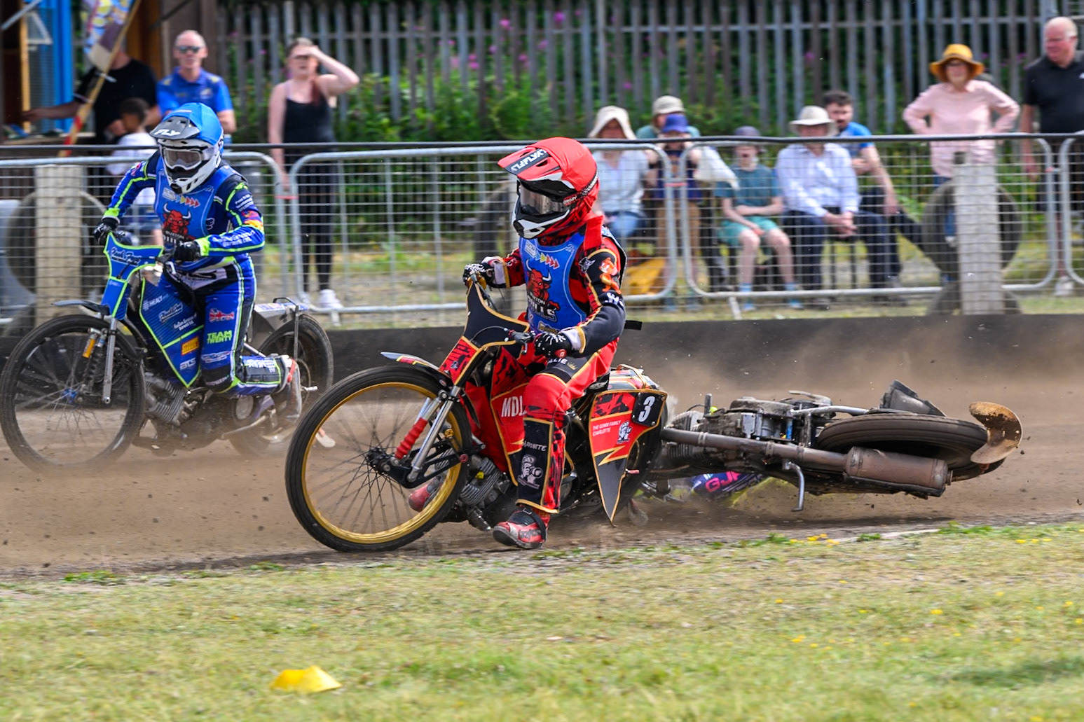 In the re-run of Heat 5, Darryl Ritchings of Oxford Chargers  falls behind Luke Harris of Buxton Bulls in Red  during the WSRA National Development League match between Buxton Bulls and Oxford Chargers at Hi-Edge Speedway, Buxton on Sunday 2nd August 2026. (Photo: Ian Charles | MI News)
