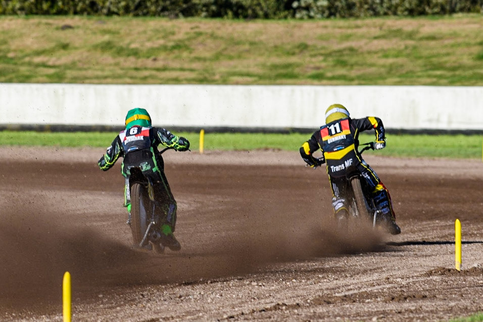 Tobias Thomsen (Green) chases Erik Riss (Yellow) during the FIM Long Track Of Nations event at the Speed Centre Roden on Sunday 24th September 2023. (Photo: Ian Charles | MI News)