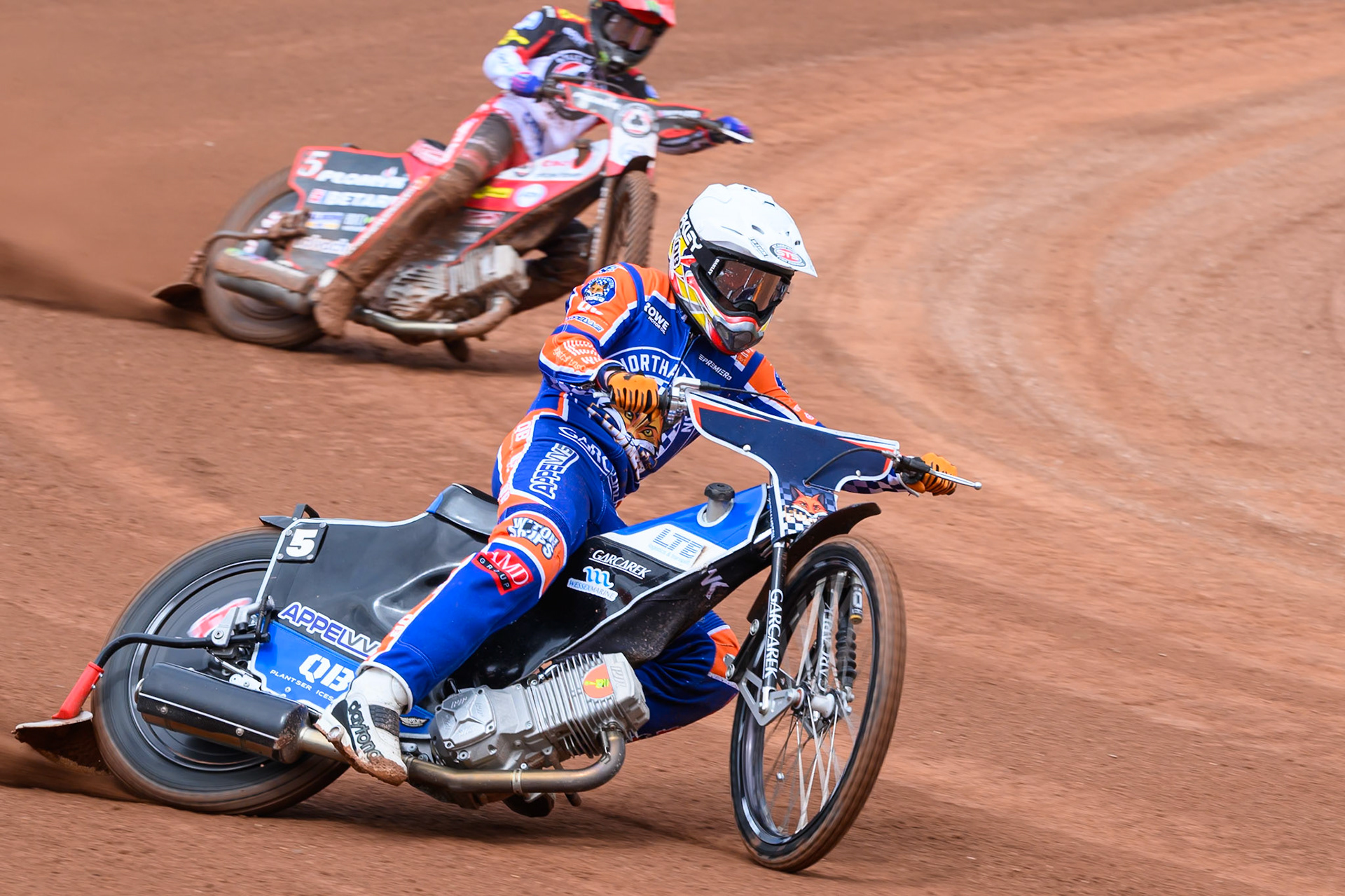 Nicolai Klindt of Northampton Foxes in White leading Dan Bewley of Belle Vue Aces in Red during the Rowe Motor Oil Premiership match between Belle Vue Aces and Northampton Foxes at the National Speedway Stadium, Manchester on Monday 4th May 2026. (Photo: Ian Charles | MI News)