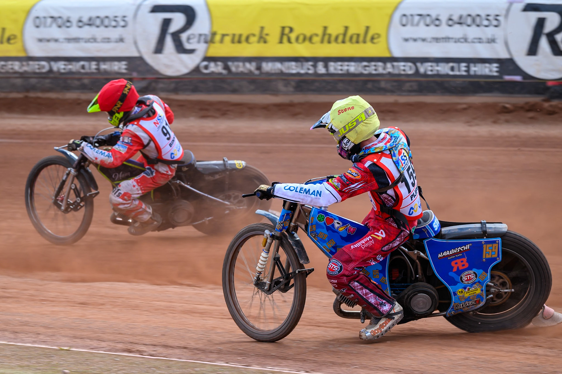 BRITISH YOUTH CHAMPIONSHIP (500cc): Stene Pijper (159) in Yellow chases Ollie Binns (91) in Red during the British Youth Speedway Championship at the National Speedway Stadium, Manchester on Sunday 10th May 2026. (Photo: Ian Charles | MI News)