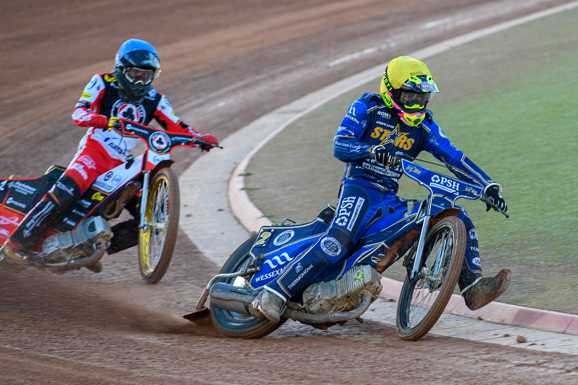 Richard Lawson of Kings Lynn Stars in Yellow leading Norick Blödorn of Belle Vue Aces in Blue during the Rowe Motor Oil Premiership match between Belle Vue Aces and King's Lynn Stars at the National Speedway Stadium, Manchester on Monday 5th April 2025. (Photo: Ian Charles | MI News)