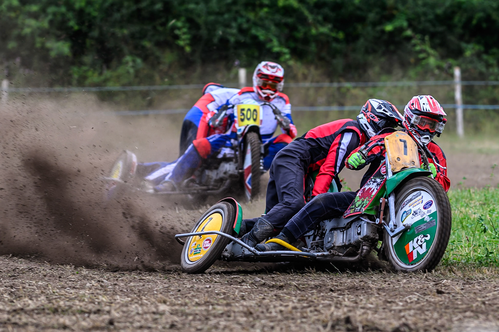 Barrie Bennett and Rowan Lucas (7) leading Nick Bull and Sam Hall (500) in the 500cc Sidecar Class during the ACU Northern Grass Track Riders Championship at Cheshire Grass Track Club, Frog Lane, Knutsford, Cheshire on Sunday 20th July 2025. (Photo: Ian Charles | MI News)