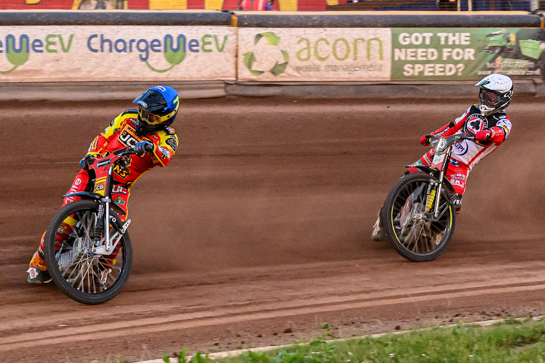 Leicester Lions' Ryan Douglas in Blue leading Belle Vue Aces' Jaimon Lidsey in White during the Rowe Motor Oil Premiership match between Leicester Lions and Belle Vue Aces at the Hydroscand Arena, Leicester on Thursday 19th June 2025. (Photo: Ian Charles | MI News)