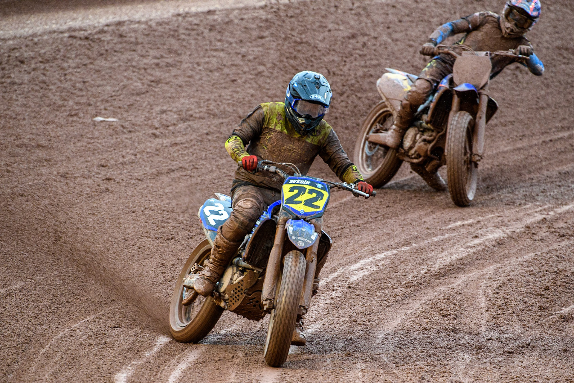 Ondřej Svědík (22) from Czech Rep. leads Tim Neave (54) from Great Britain during the FIM World Flat Track Championship Round 1 at the National Speedway Stadium, Manchester on Saturday 5th August 2023. (Photo: Ian Charles | MI News)