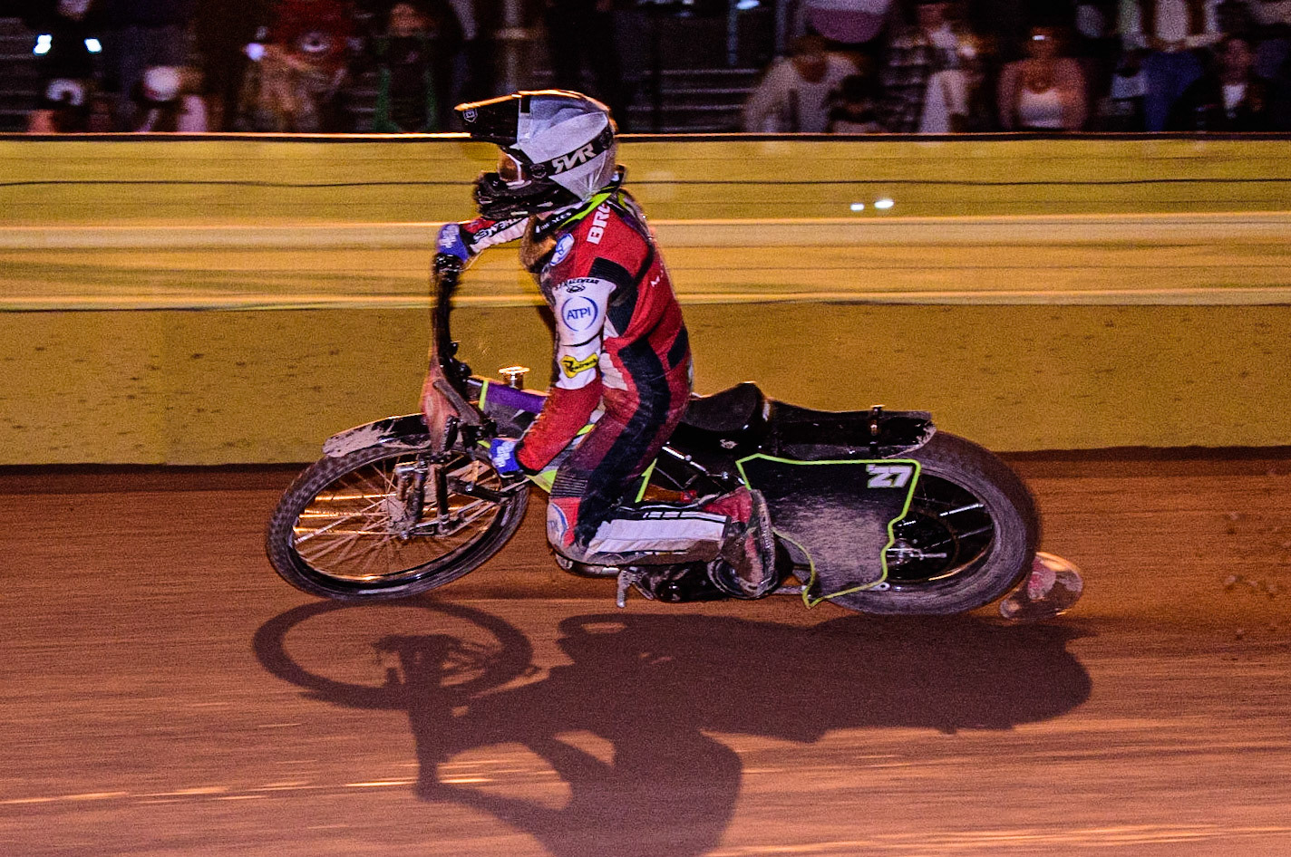 Tom Brennan (White) picks up some drive and crashes ahead of Josh Pickering (Red) and Leon Flint  (Blue) during the SGB Premiership match between Wolverhampton Wolves and Belle Vue Aces at Monmore Green Stadium, Wolverhampton on Monday 29th August 2022. (Credit: Ian Charles | MI News)