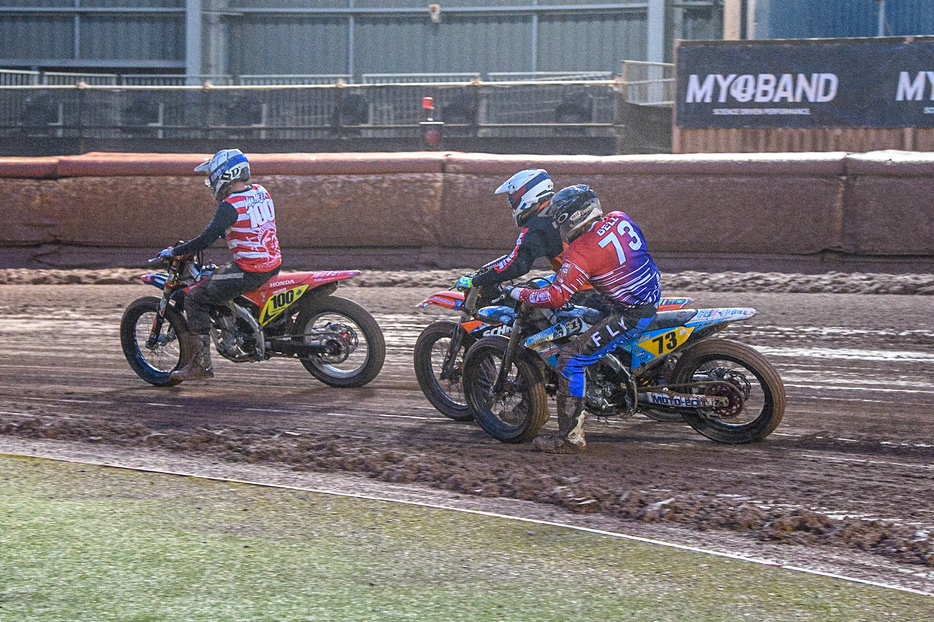 Menno Van Meer (100) from Netherlands leads the pack in the Last Chance Race during the FIM World Flat Track Championship Round 1 at the National Speedway Stadium, Manchester on Saturday 5th August 2023. (Photo: Ian Charles | MI News)