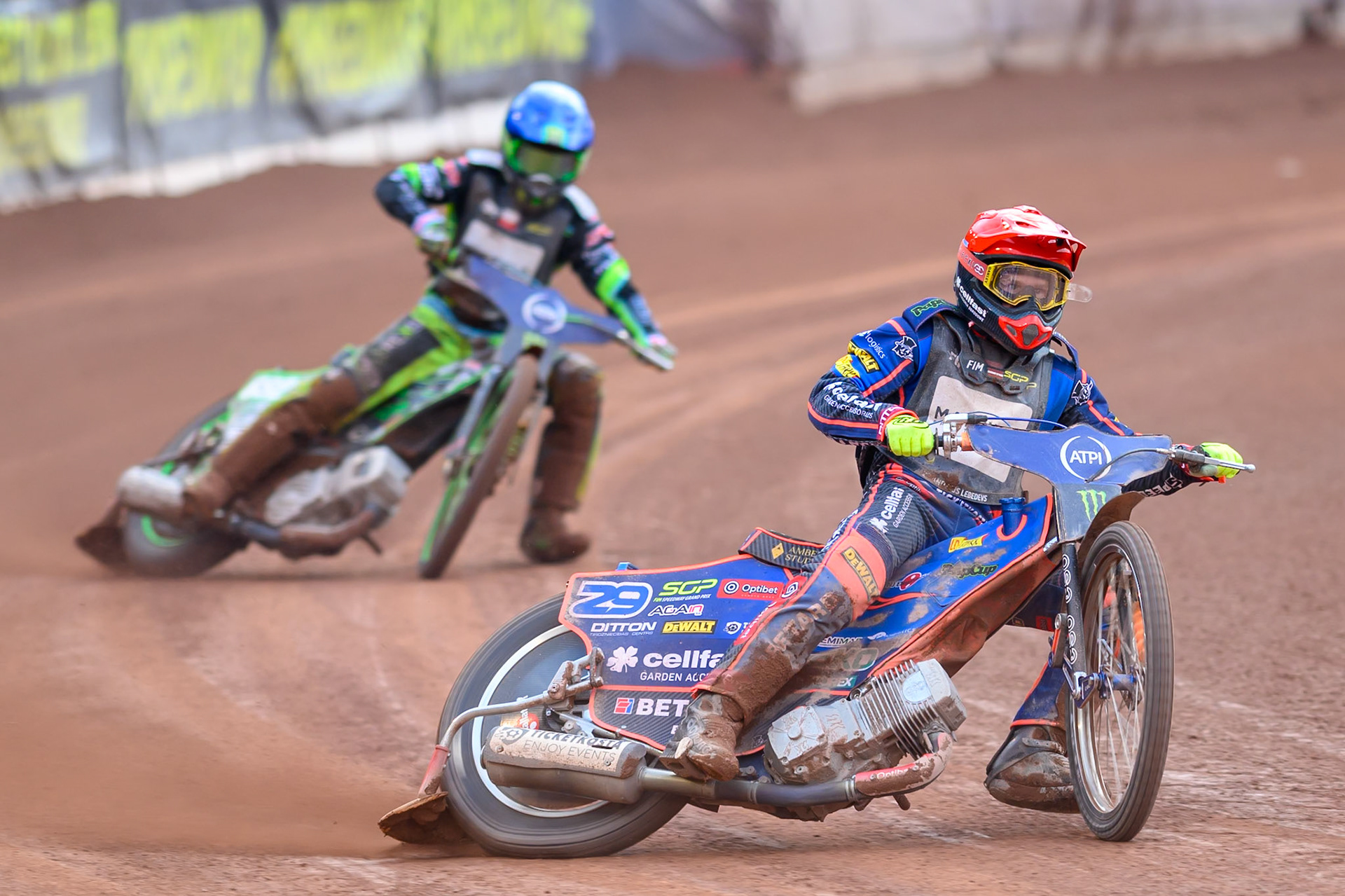 Andzejs Lebedevs (29) of Latvia in Red leading Patryk Dudek (692) of Poland in Blue during the ATPI  FIM Speedway GP of Manchester at the National Speedway Stadium, Manchester on Saturday 6th June 2026. (Photo: Ian Charles | MI News)